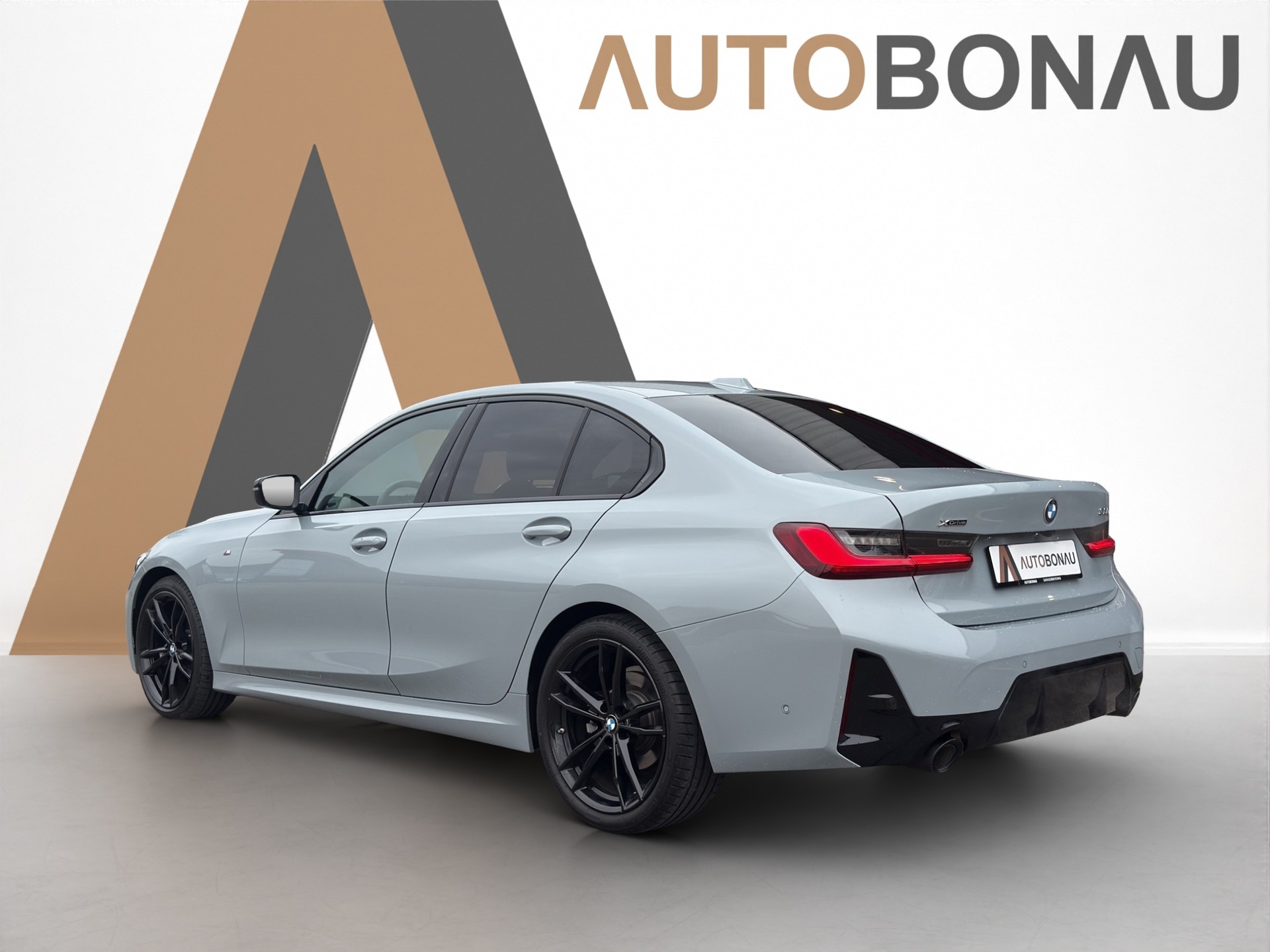 BMW 320i xDrive Steptronic M Sport-showroom-element-2