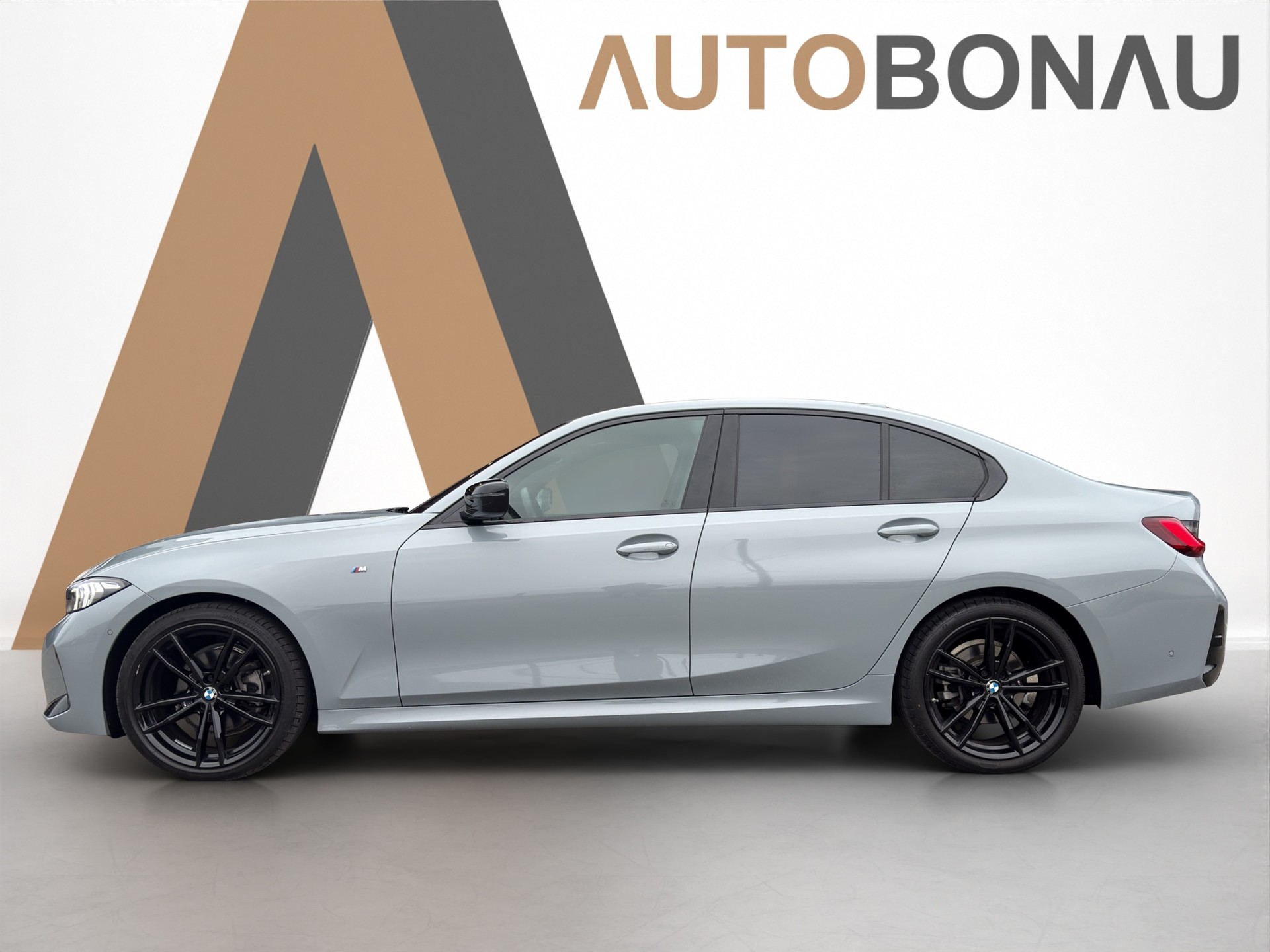BMW 320i xDrive Steptronic M Sport-showroom-element-1