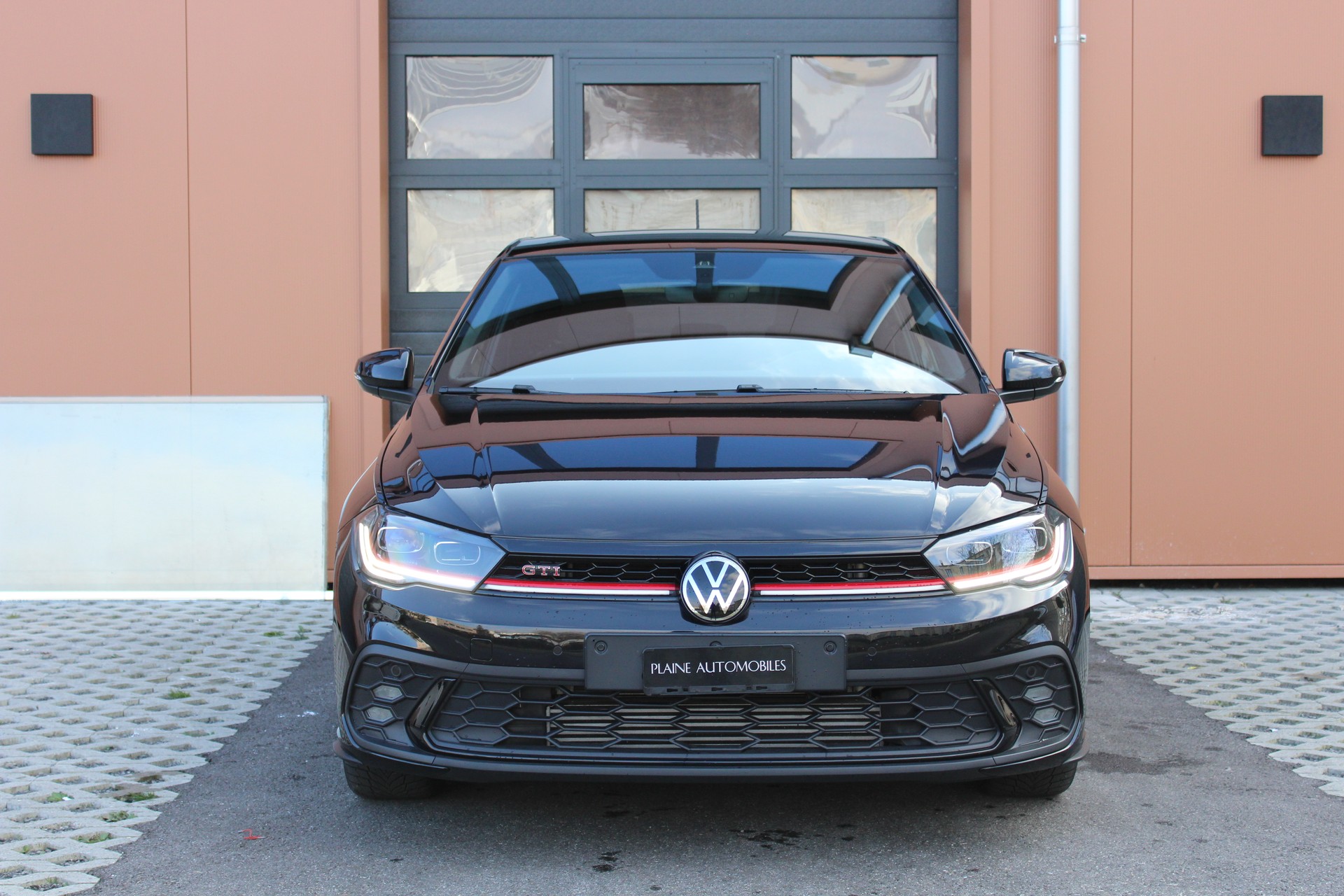 VW Polo 2.0 TSI GTI DSG - "Toit Ouvrant * Caméra + Capteurs * Tempomat Adapt. * Sièges Chauffants * Clim. Auto"-showroom-element-1
