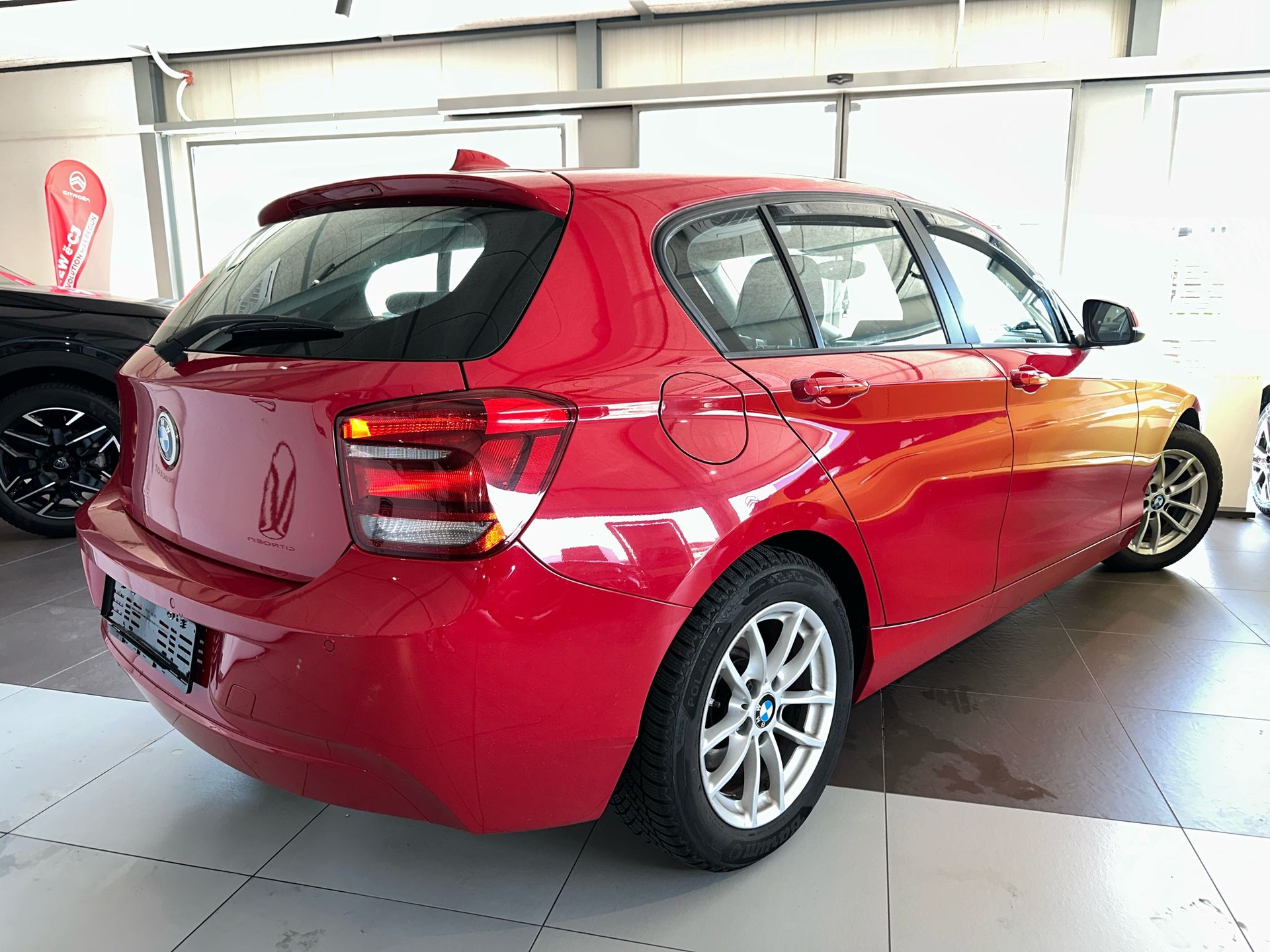 BMW 116d Efficient-Dynamics Edition-showroom-element-1