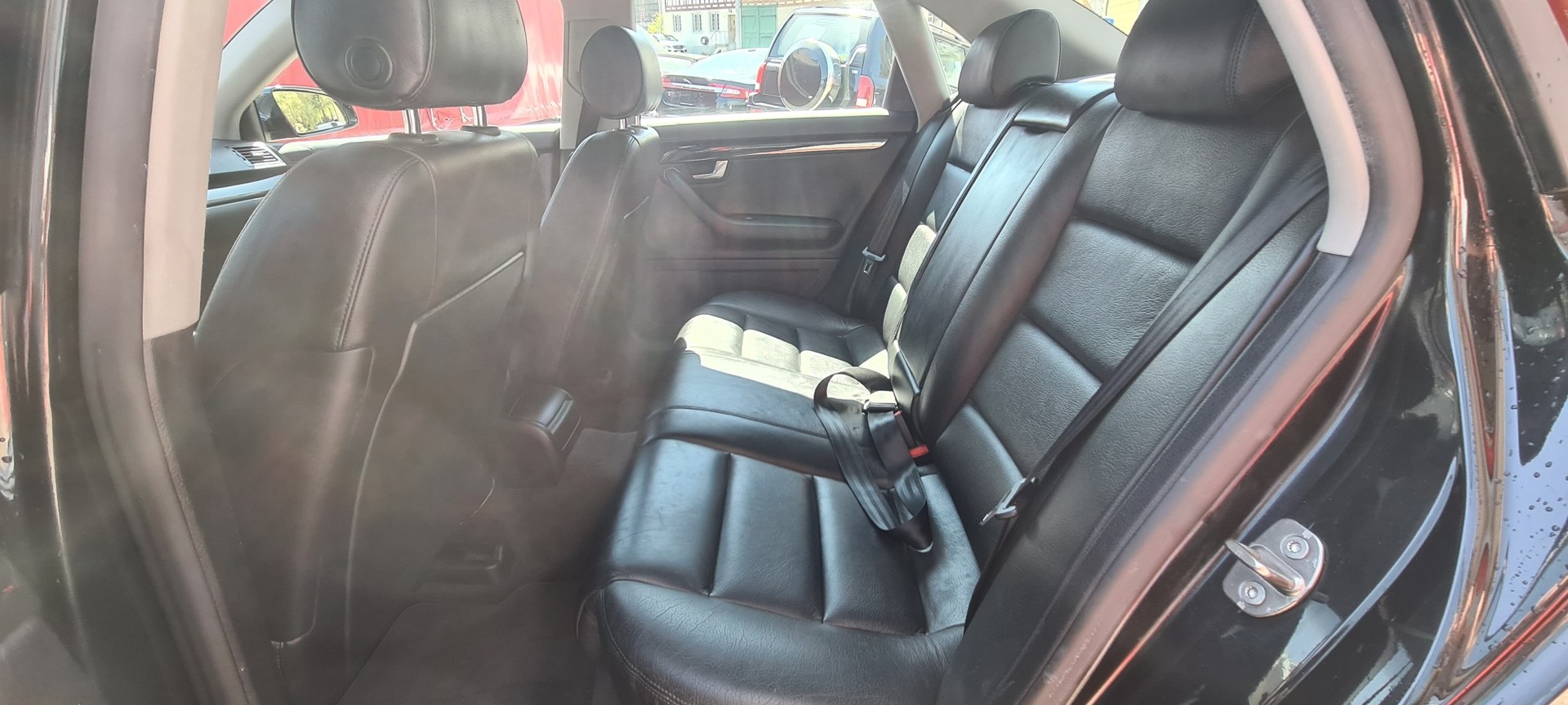 AUDI A4 1.8 T-image-9