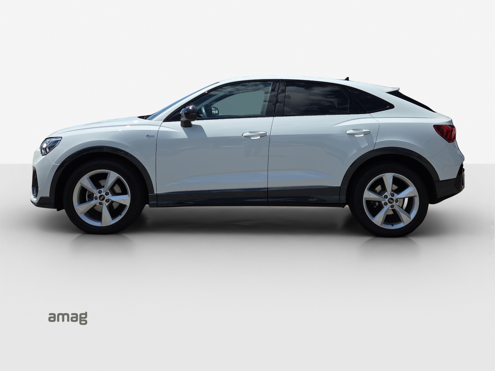 AUDI Q3 Sportback 35 TFSI S line-showroom-element-1