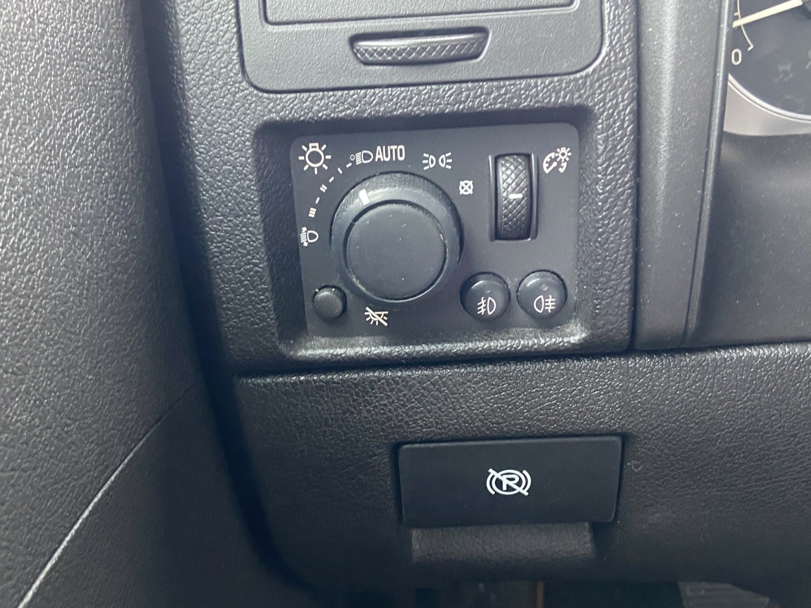 HUMMER H3 3.7 Luxury Automatic-image-14