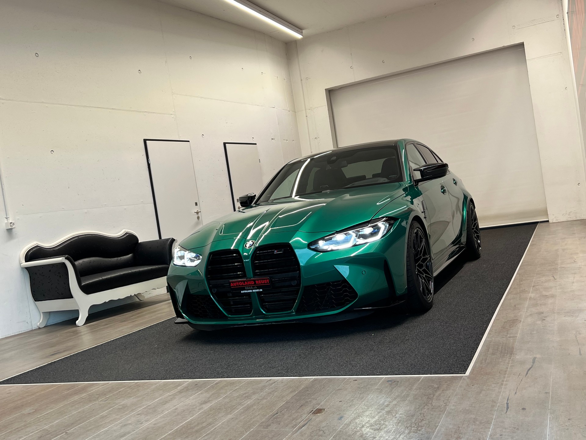 BMW M3 Competition M xDrive-showroom-element-2