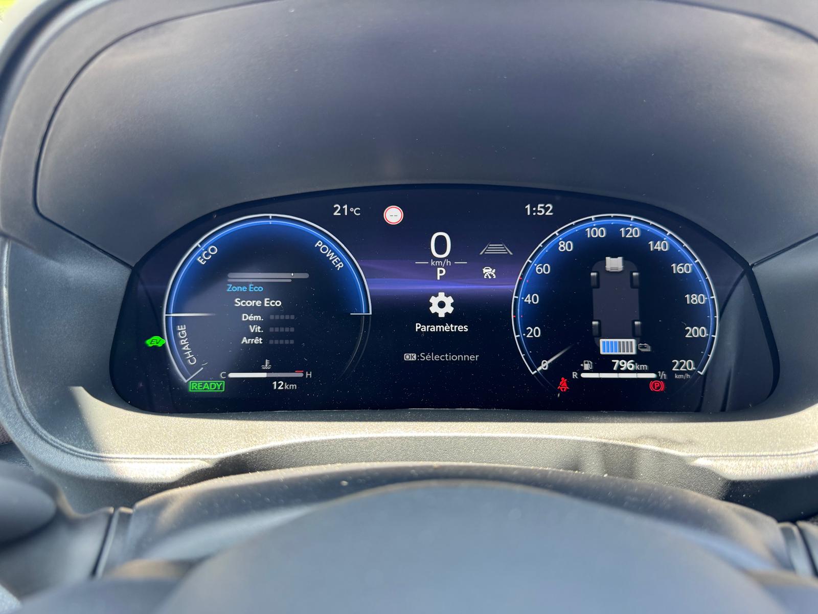TOYOTA Yaris Cross 1.5 Premium AWDi e-CVT-image-12