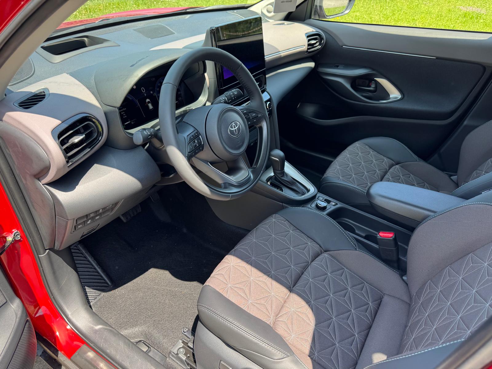 TOYOTA Yaris Cross 1.5 Premium AWDi e-CVT-image-4