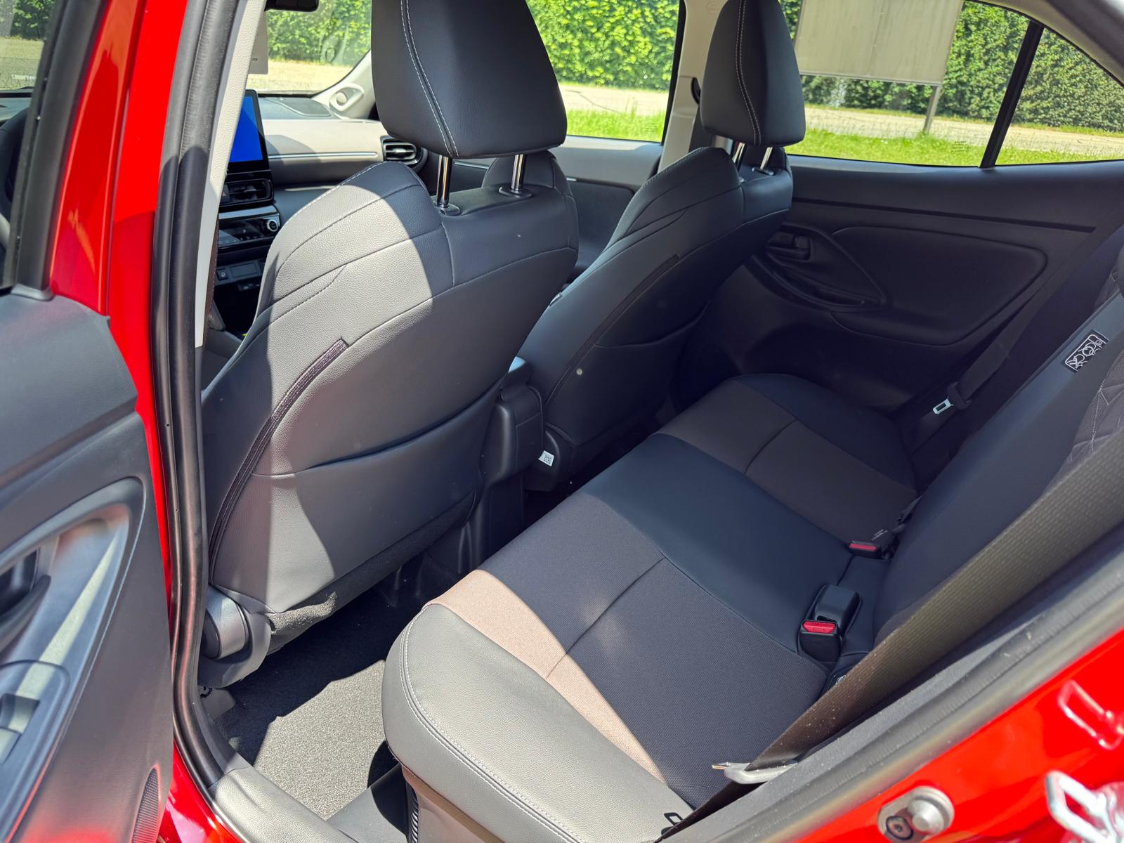TOYOTA Yaris Cross 1.5 Premium AWDi e-CVT-image-5
