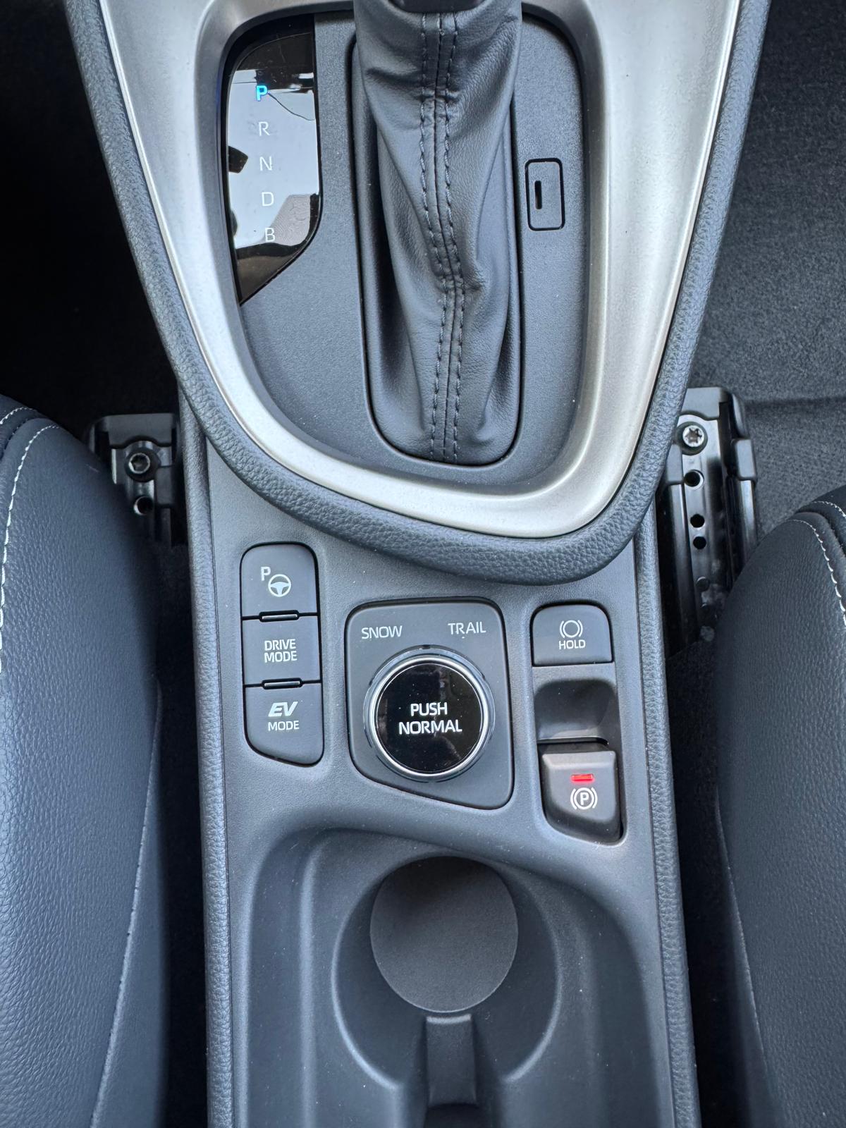 TOYOTA Yaris Cross 1.5 Premium AWDi e-CVT-image-11