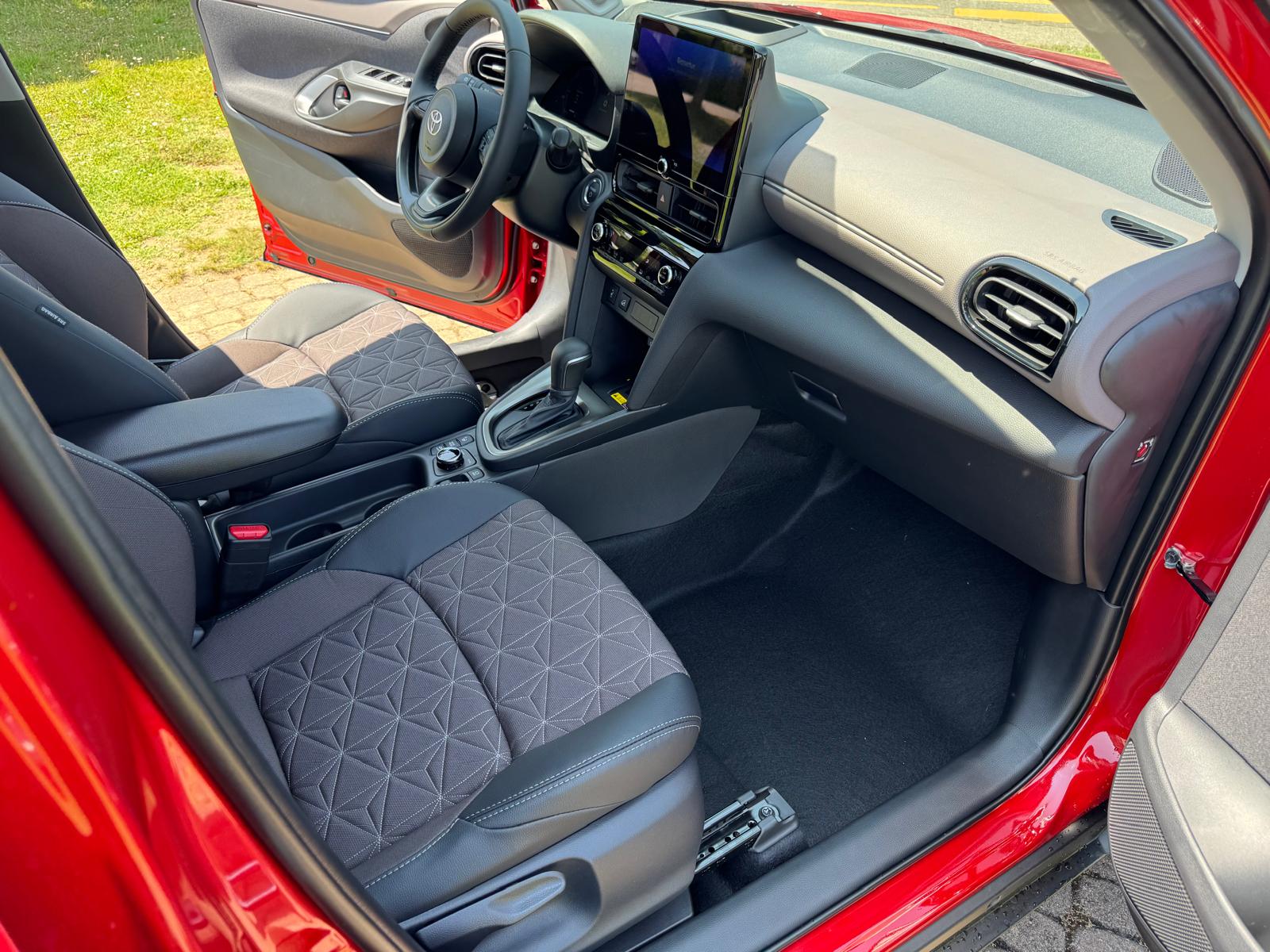 TOYOTA Yaris Cross 1.5 Premium AWDi e-CVT-image-8