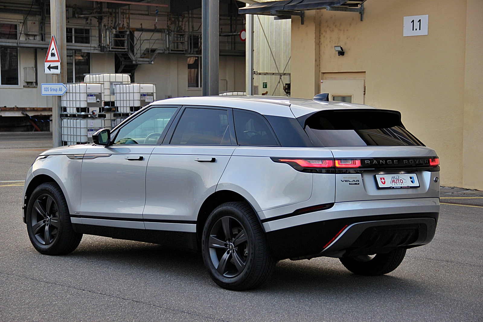 LAND ROVER Range Rover Velar R-Dynamic D 180 S Automatic-showroom-element-2