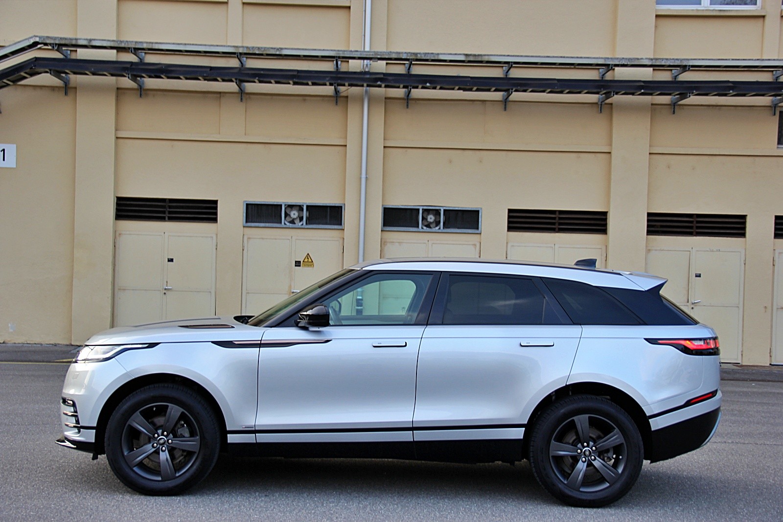 LAND ROVER Range Rover Velar R-Dynamic D 180 S Automatic-showroom-element-1