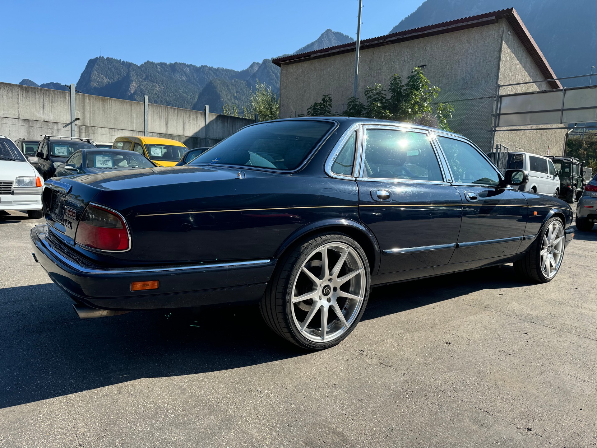 DAIMLER 6.0 Double Six-image-3
