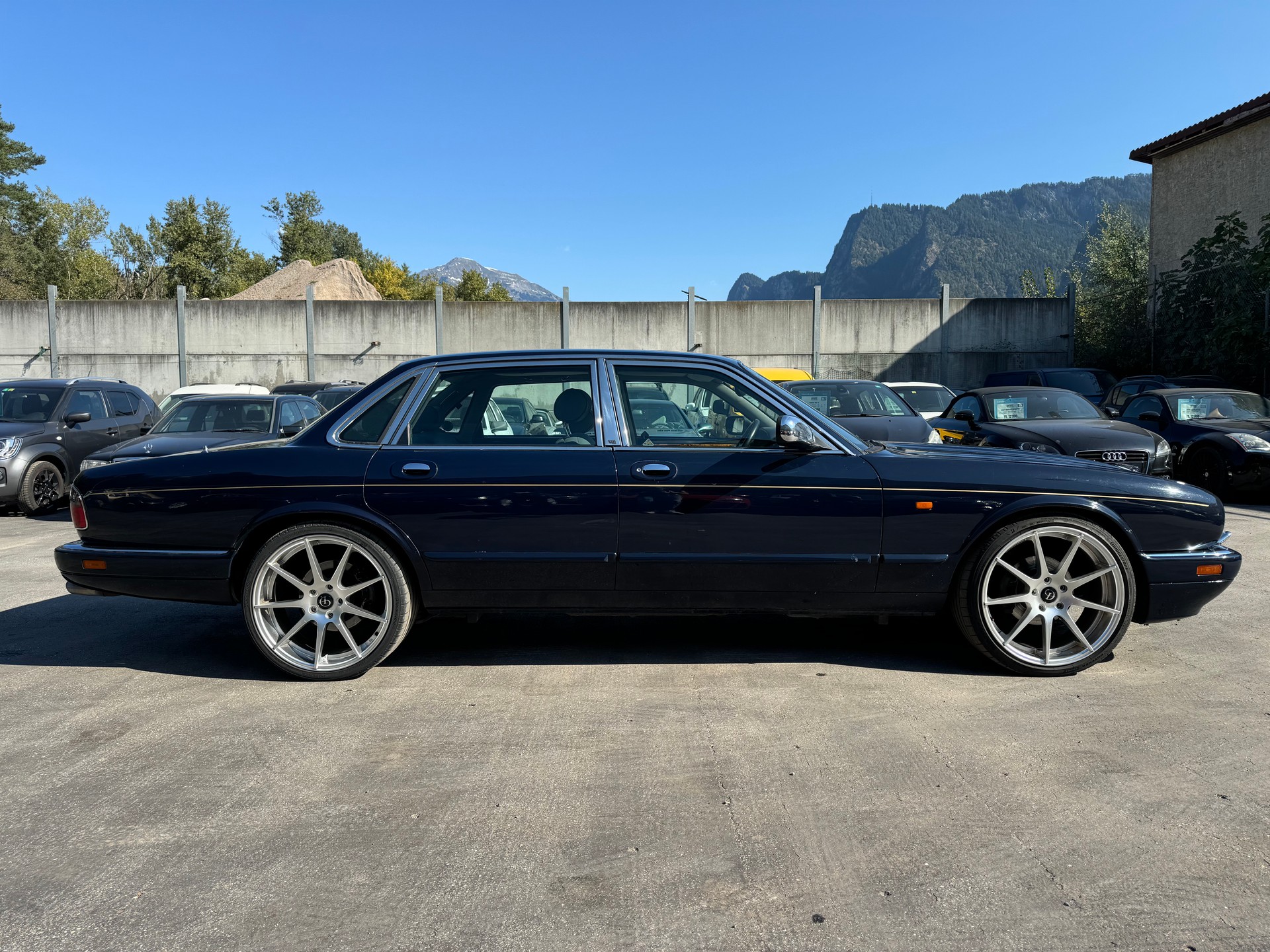 DAIMLER 6.0 Double Six-image-2