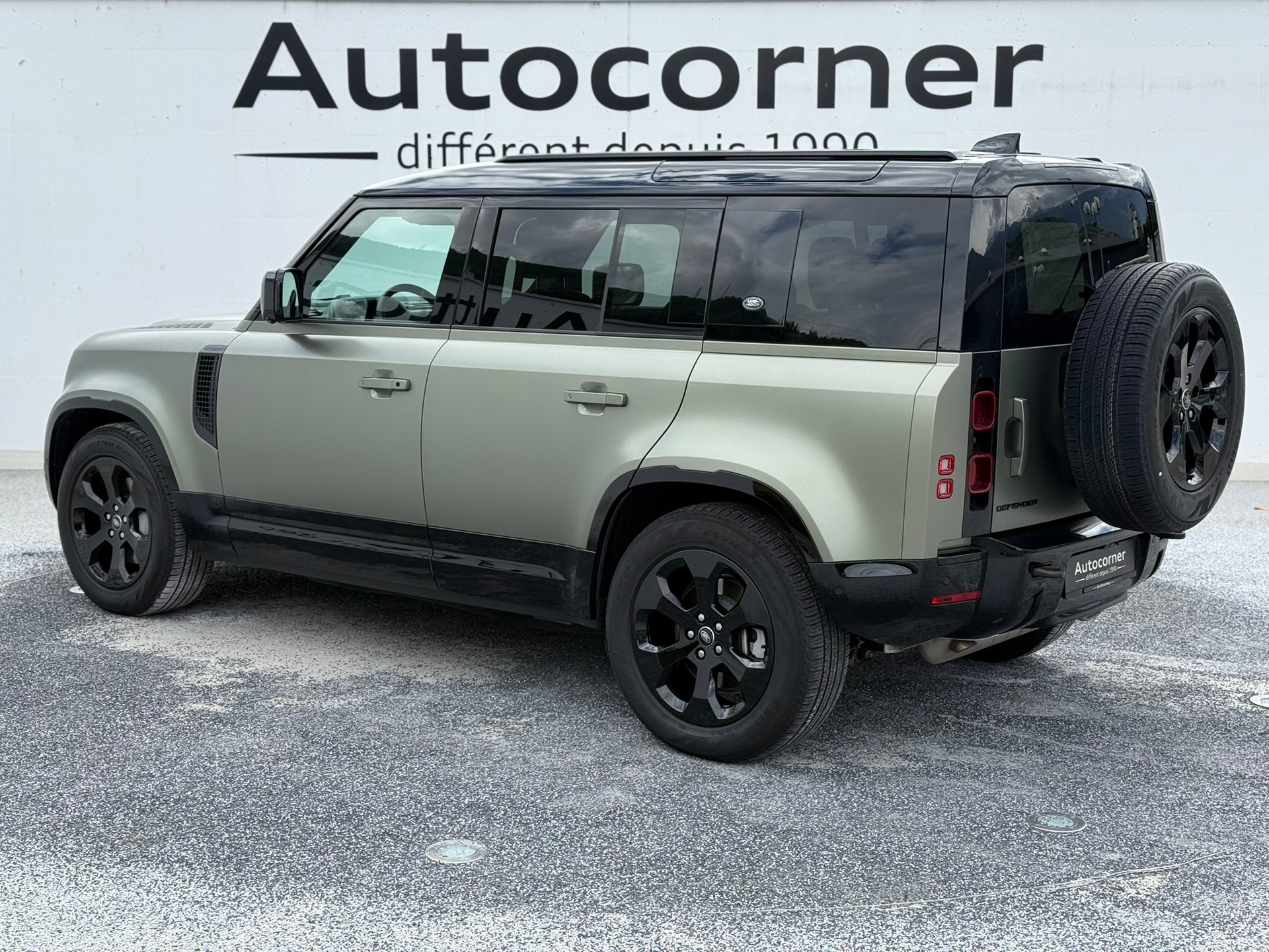 LAND ROVER Defender 110 P400 I6 X-Dynamic HSE 3.0  AT8-showroom-element-2