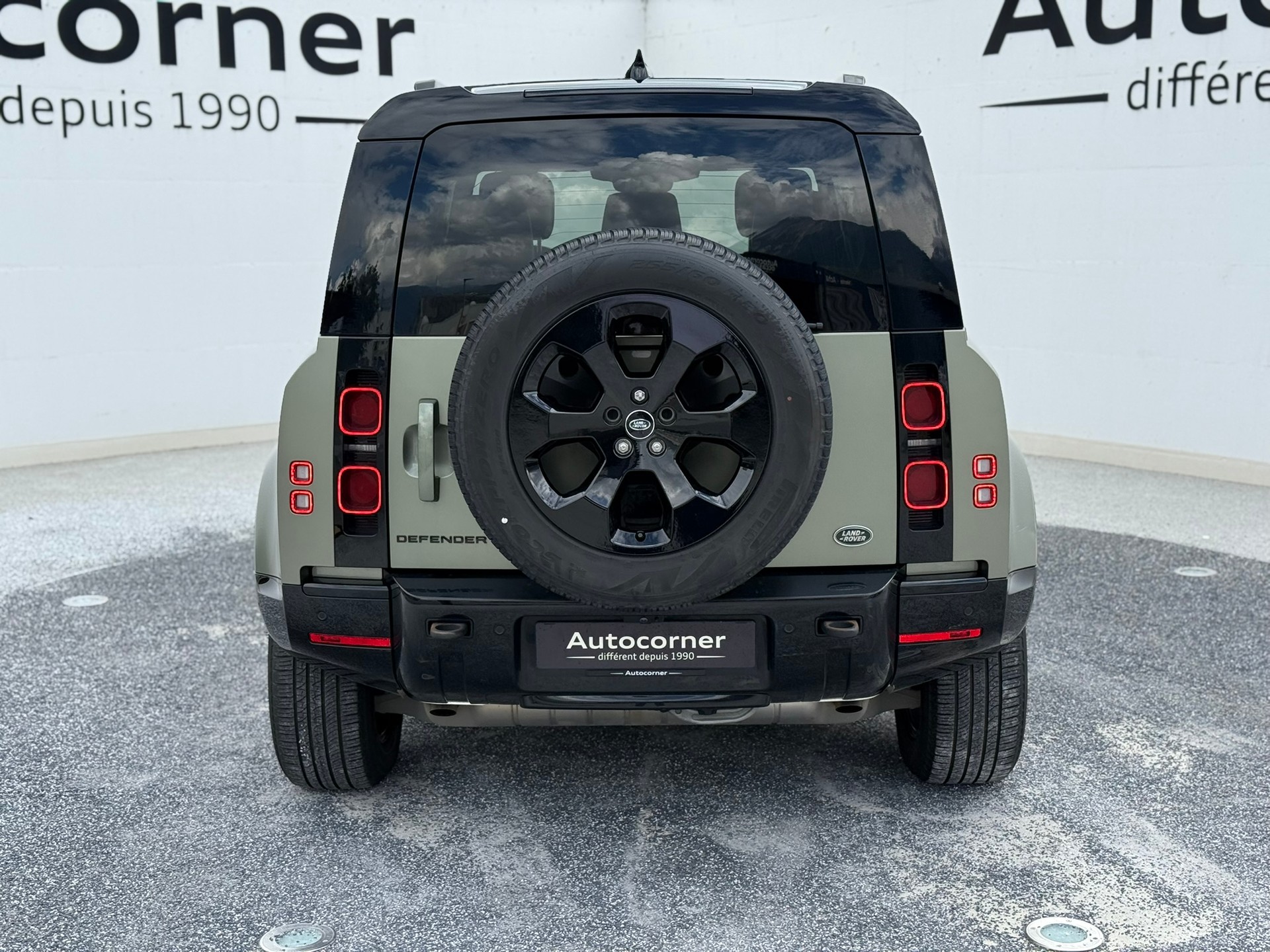LAND ROVER Defender 110 P400 I6 X-Dynamic HSE 3.0  AT8-showroom-element-3