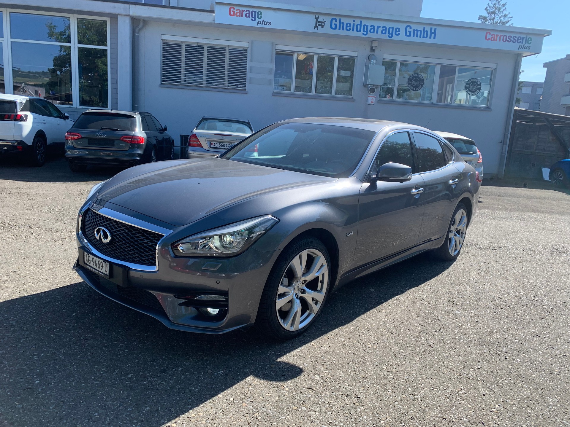 INFINITI Q70