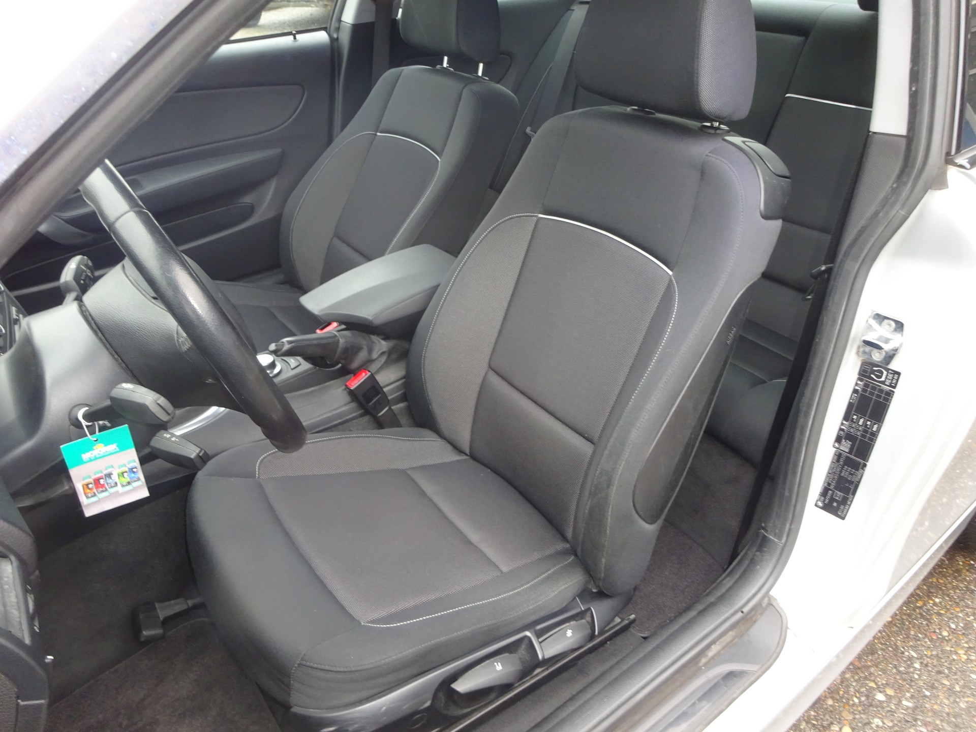 BMW 123d Coupé-image-9