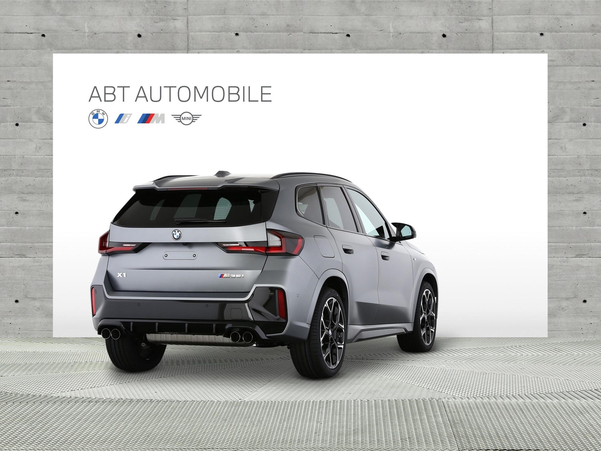 BMW X1 M35i-showroom-element-2