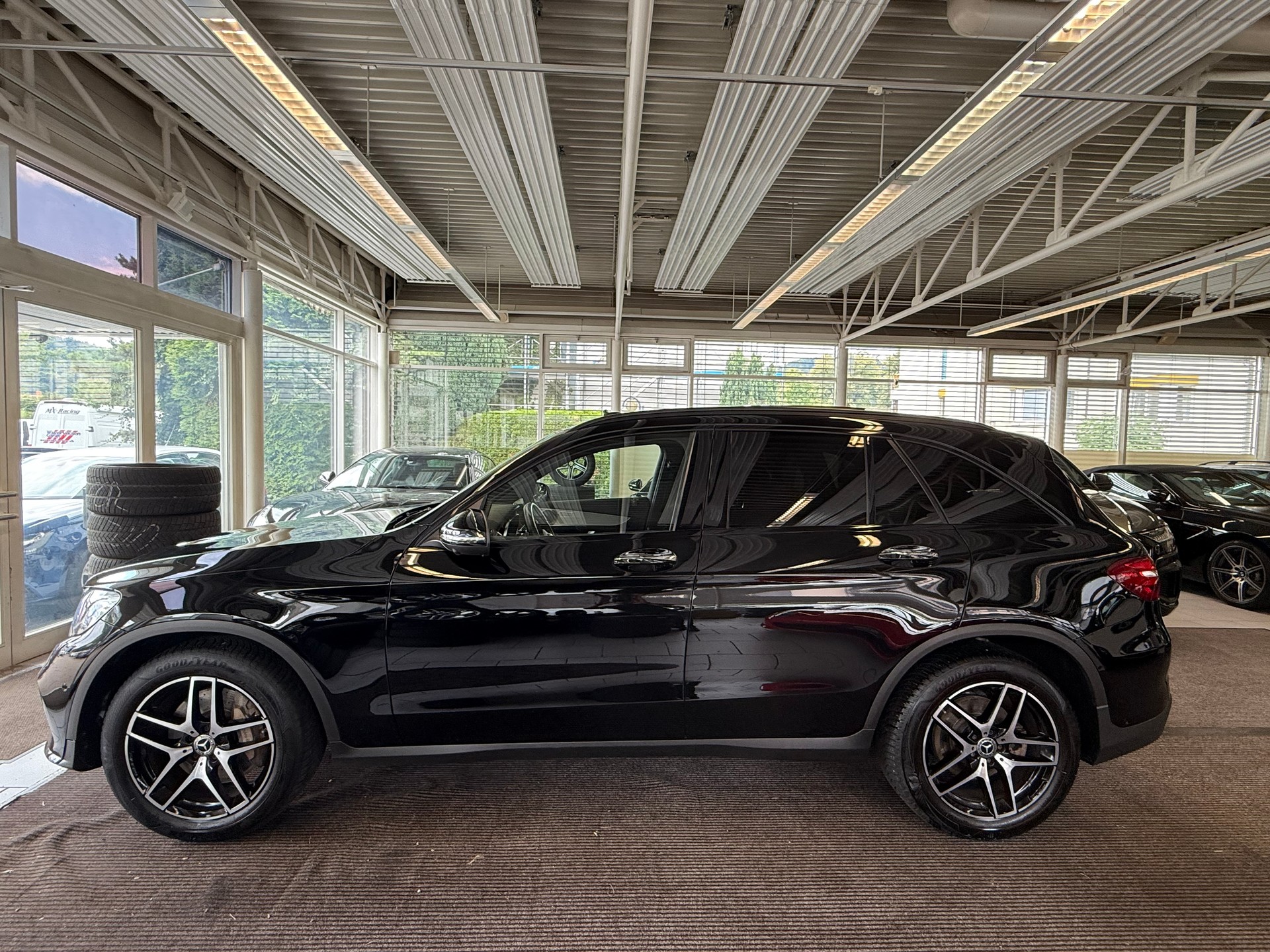 MERCEDES-BENZ GLC 250 d AMG Line 4Matic 9G-Tronic | CH | Panorama | Keyless | Fahrassistenz Plus | Comand |-showroom-element-3