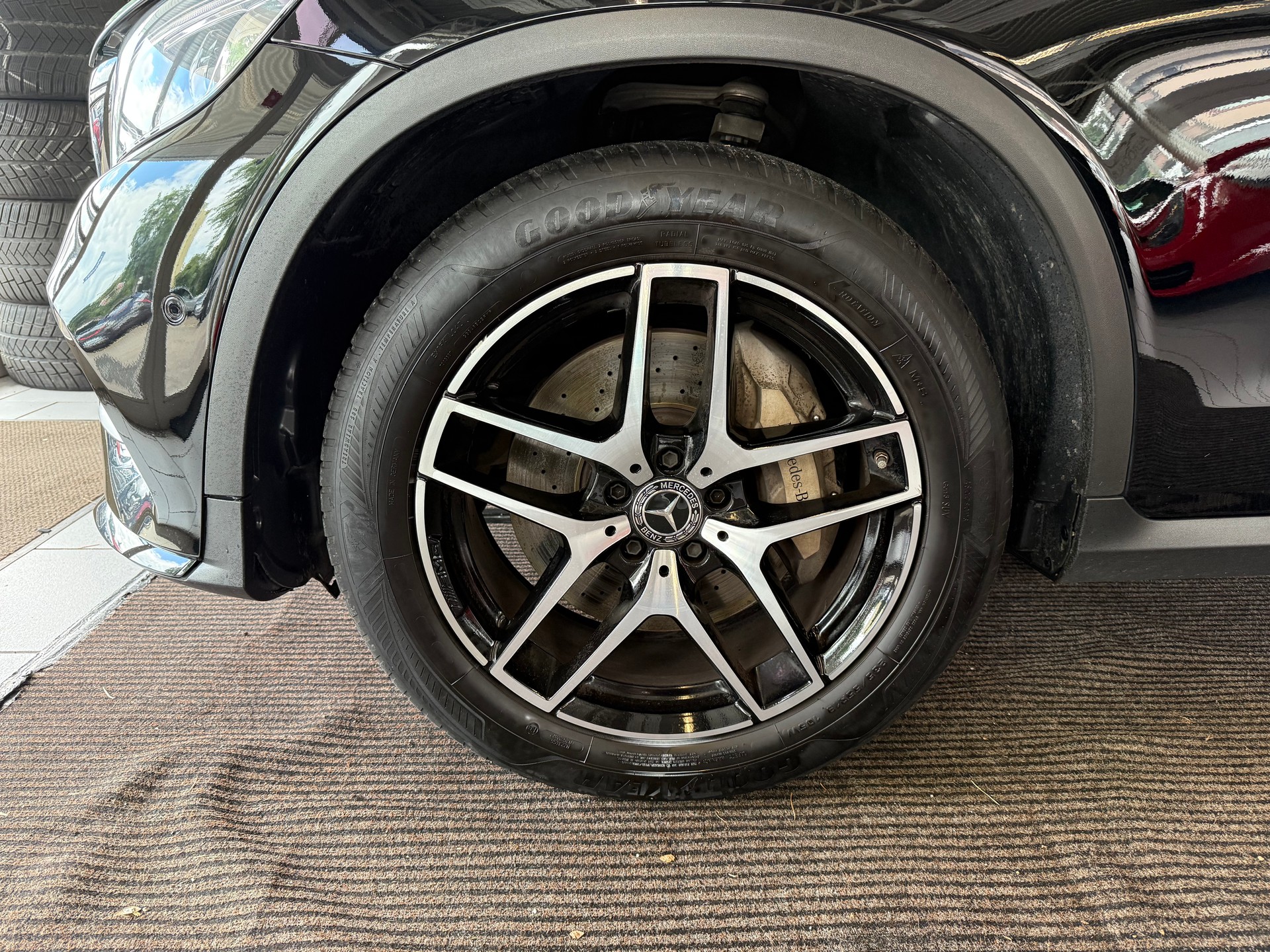 MERCEDES-BENZ GLC 250 d AMG Line 4Matic 9G-Tronic | CH | Panorama | Keyless | Fahrassistenz Plus | Comand |-showroom-element-2