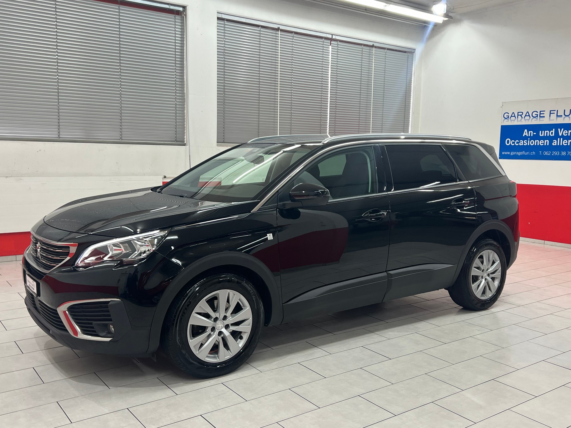PEUGEOT 5008 1.2 Pure Tech Active EAT8