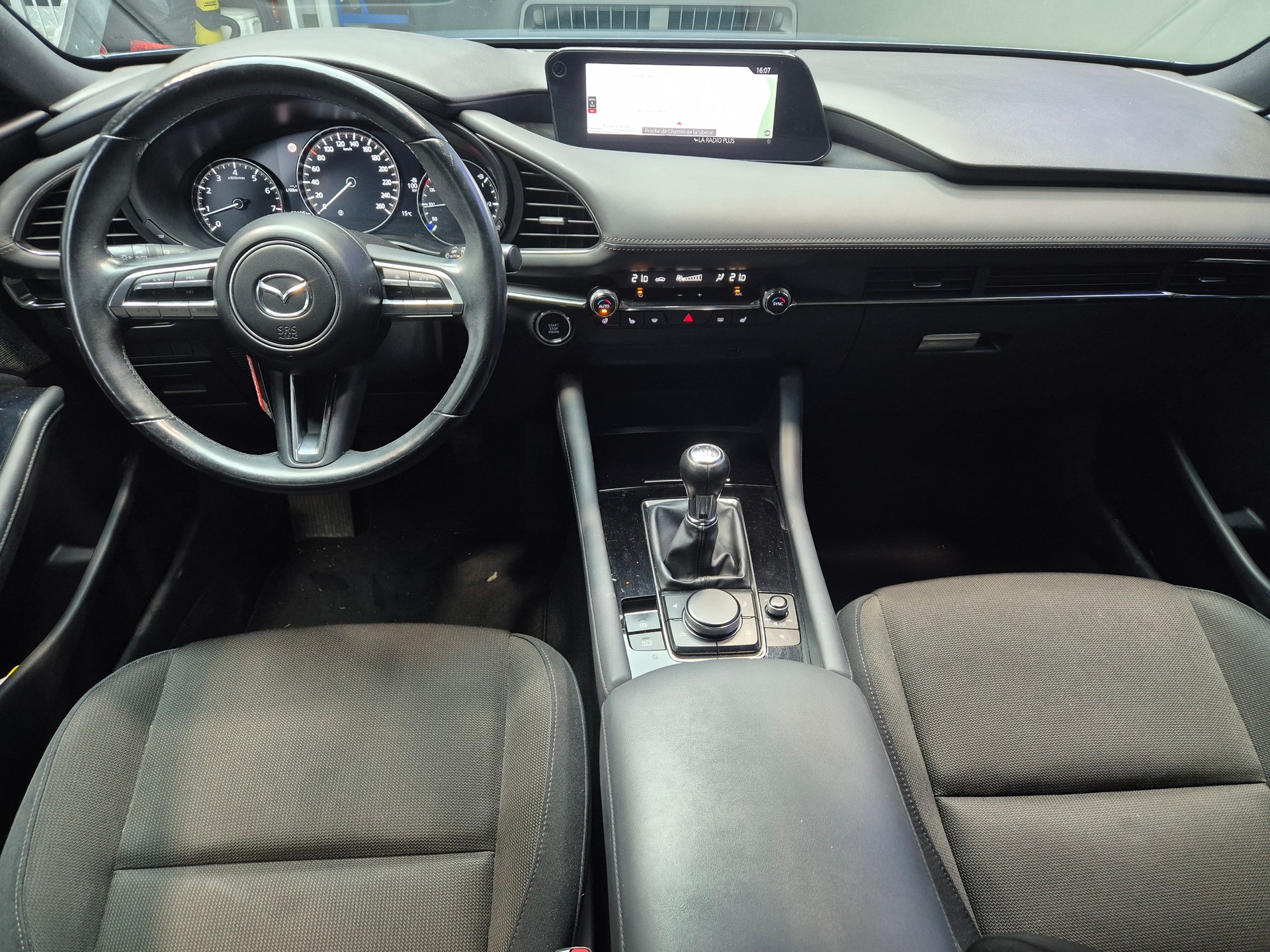 MAZDA 3 Hatchback SKYACTIV-X M Hybrid 180 Revolution AWD-image-17