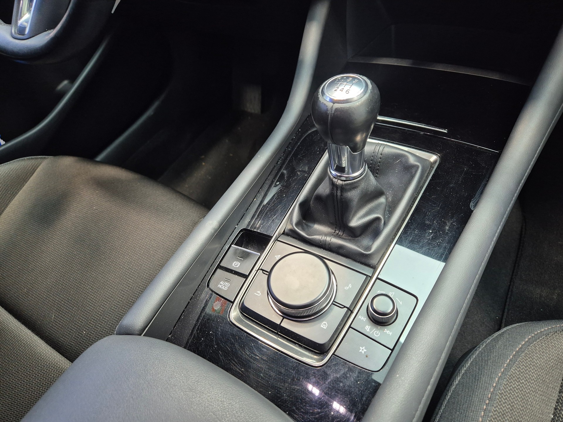 MAZDA 3 Hatchback SKYACTIV-X M Hybrid 180 Revolution AWD-image-28