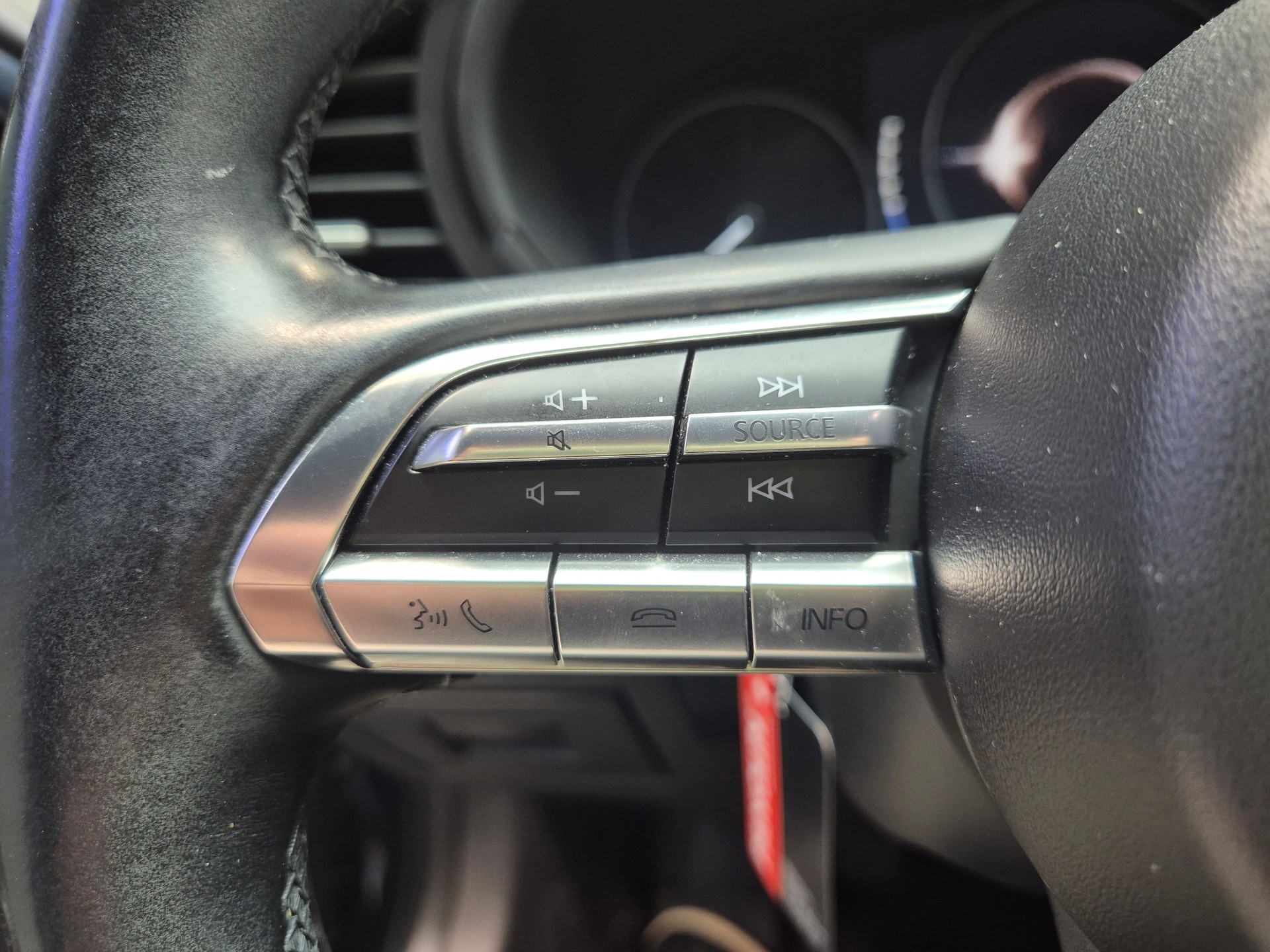 MAZDA 3 Hatchback SKYACTIV-X M Hybrid 180 Revolution AWD-image-19