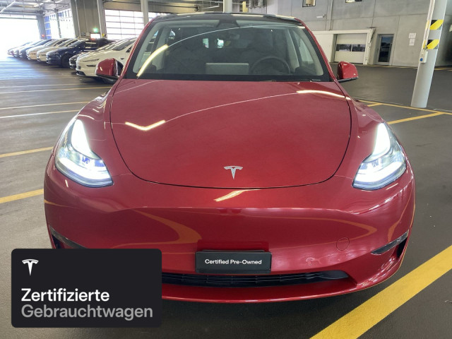 TESLA Model Y Long Range AWD-showroom-element-1