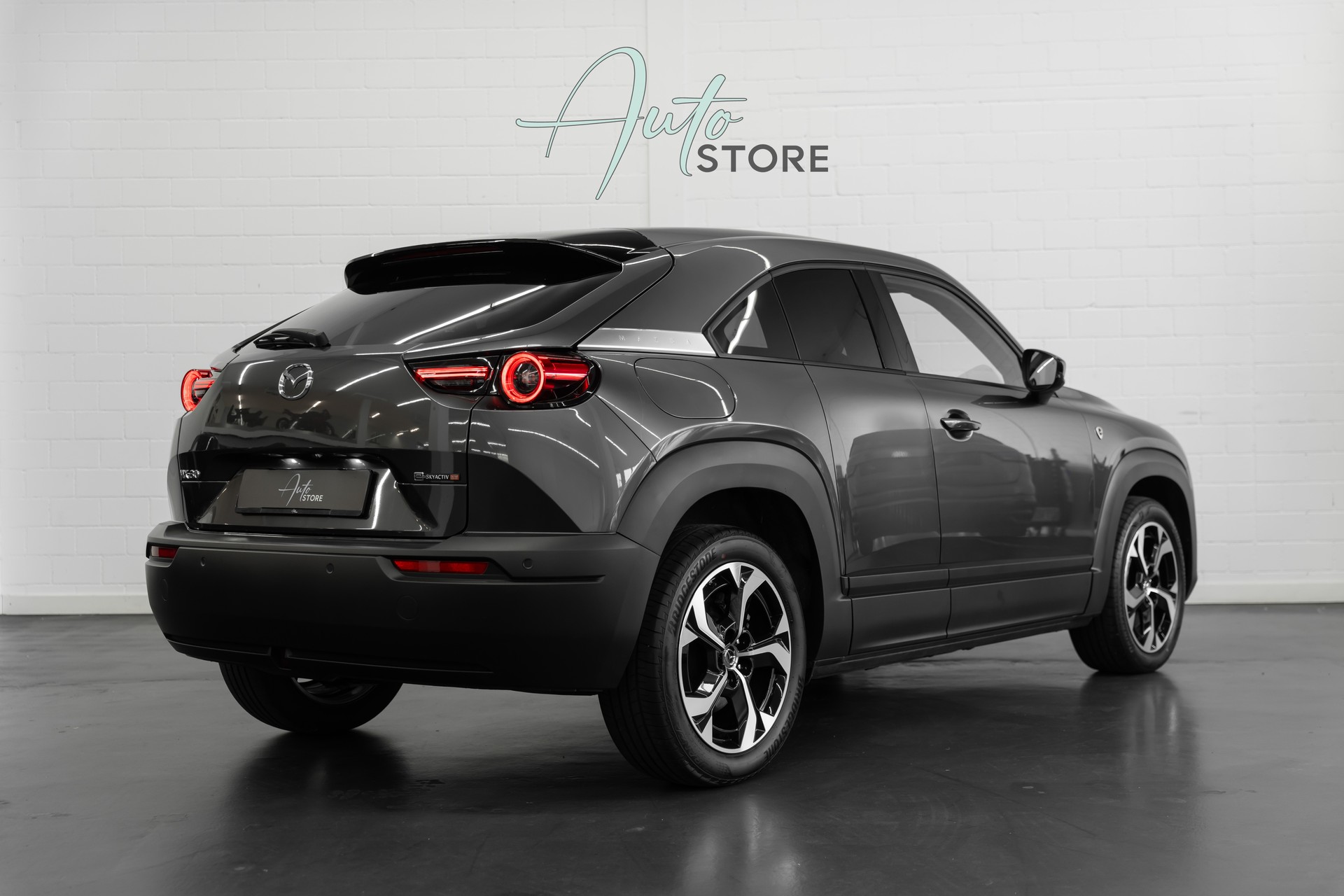 MAZDA MX-30 Industrial Vintage-showroom-element-1