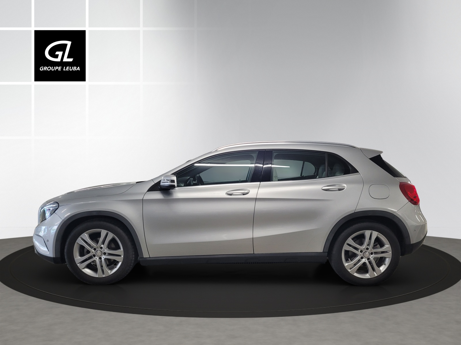 MERCEDES-BENZ GLA 200 Urban 7G-DCT-showroom-element-2