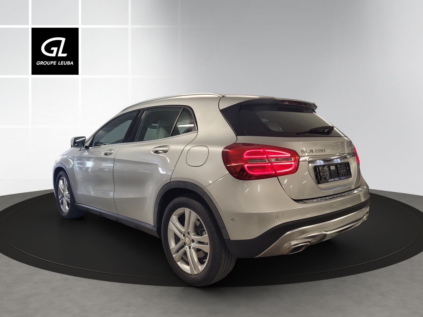 MERCEDES-BENZ GLA 200 Urban 7G-DCT-showroom-element-3