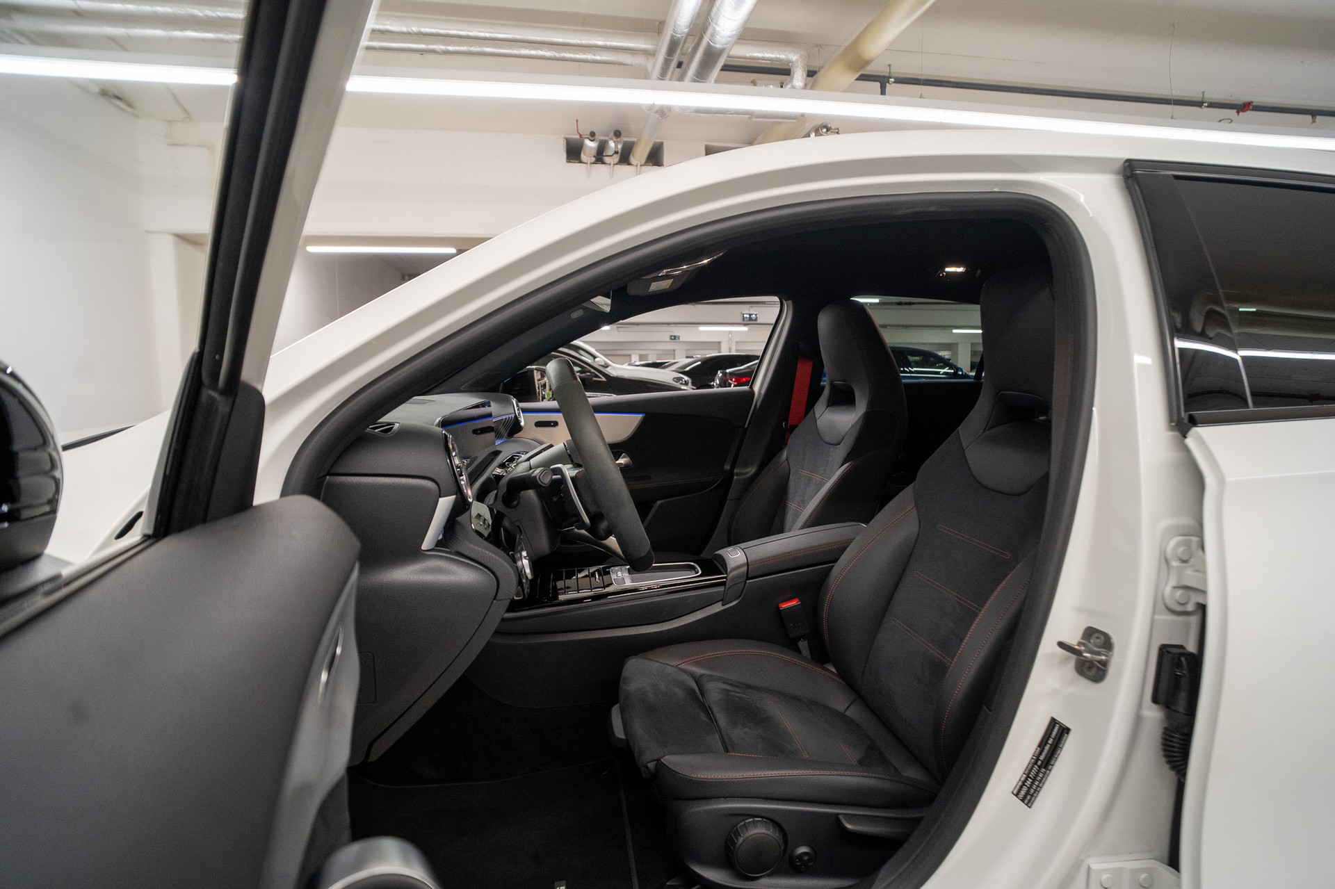 MERCEDES-BENZ A 35 AMG 4matic *FACELIFT*-image-8