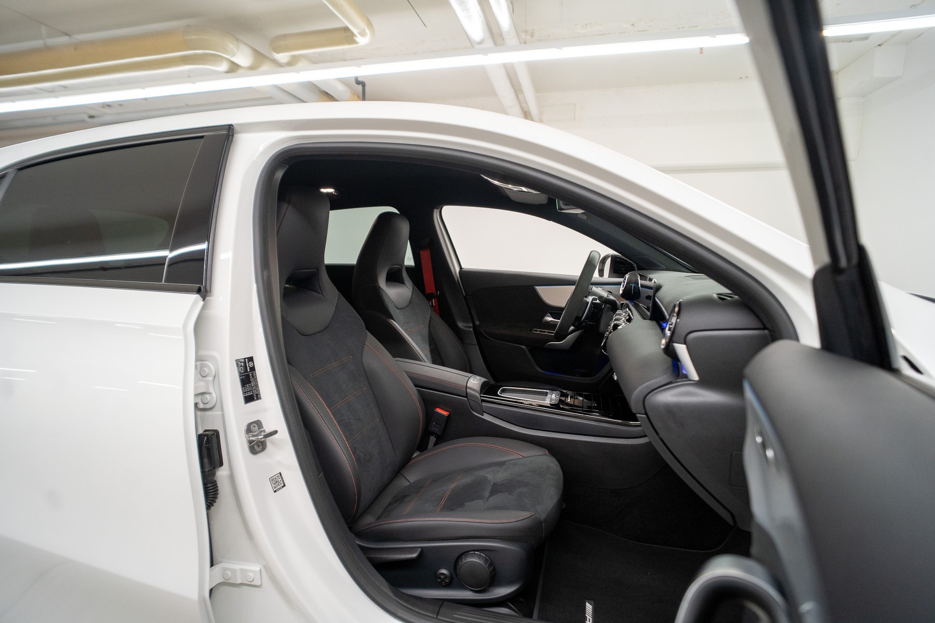 MERCEDES-BENZ A 35 AMG 4matic *FACELIFT*-image-14