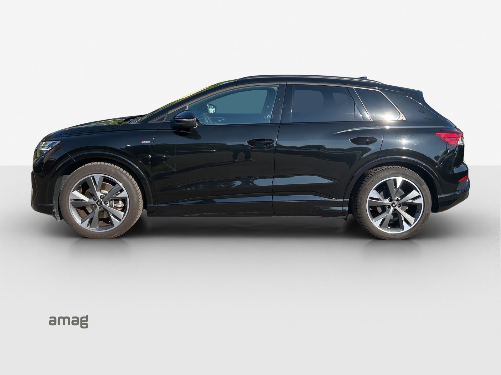 AUDI Q4 e-tron 35-showroom-element-1