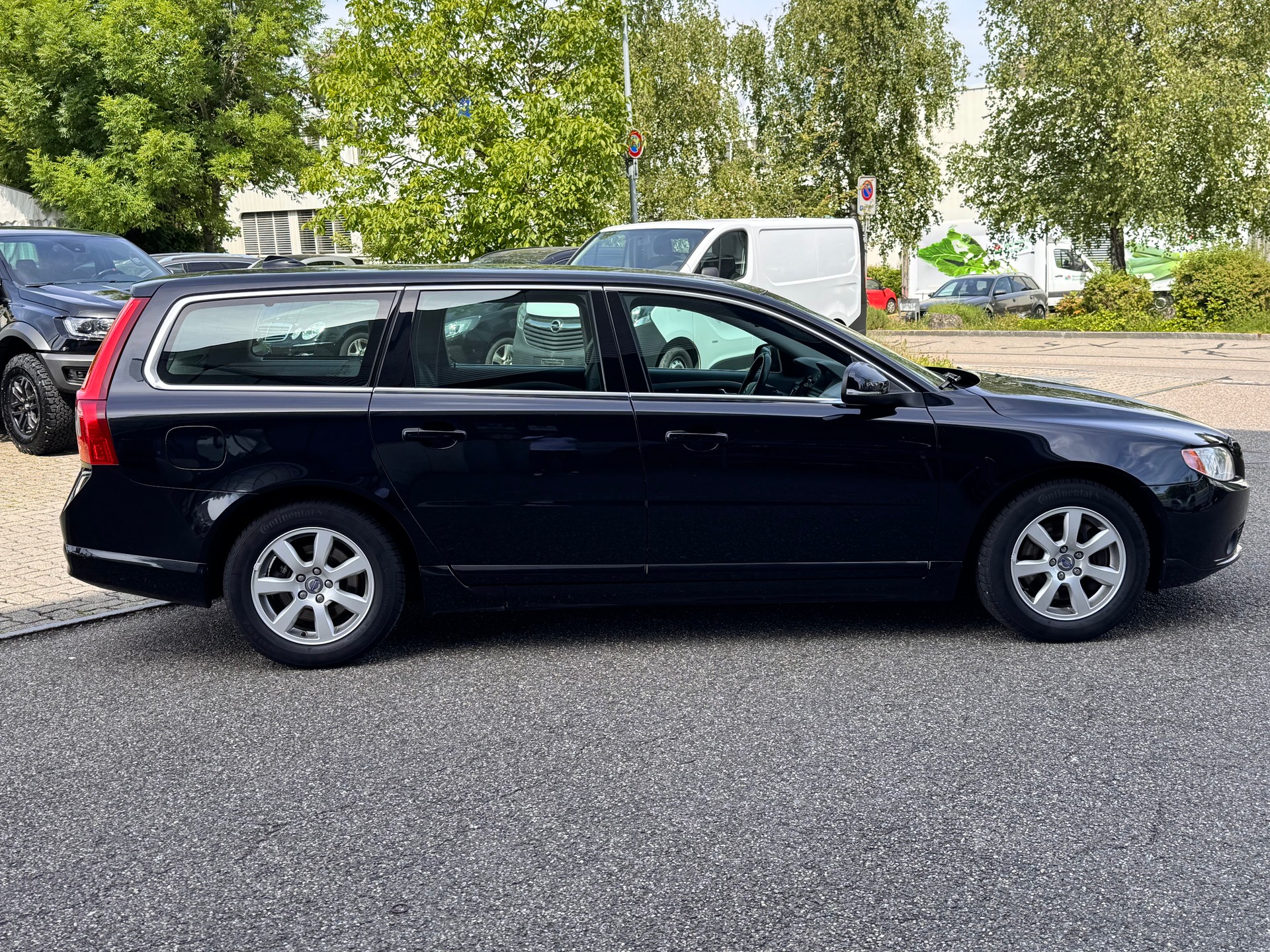 VOLVO V70 D4 Kinetic Geartronic-showroom-element-1