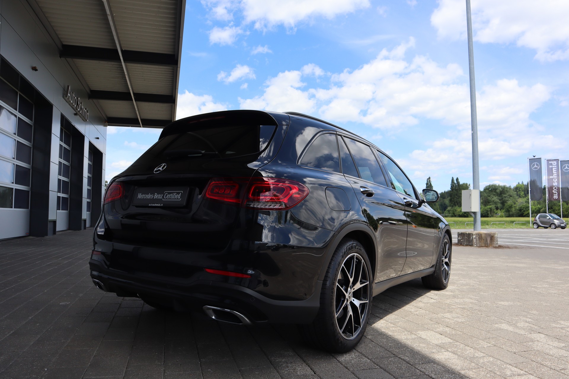 MERCEDES-BENZ GLC 300 AMG Line 4Matic 9G-Tronic-showroom-element-1