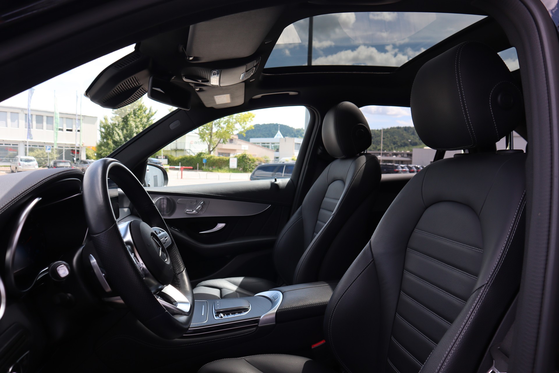 MERCEDES-BENZ GLC 300 AMG Line 4Matic 9G-Tronic-showroom-element-3
