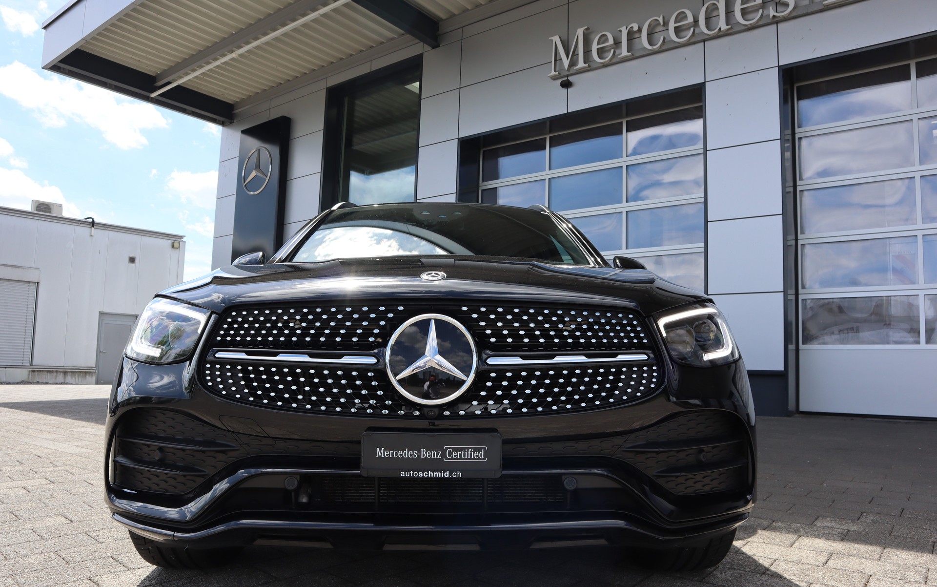 MERCEDES-BENZ GLC 300 AMG Line 4Matic 9G-Tronic-showroom-element-2