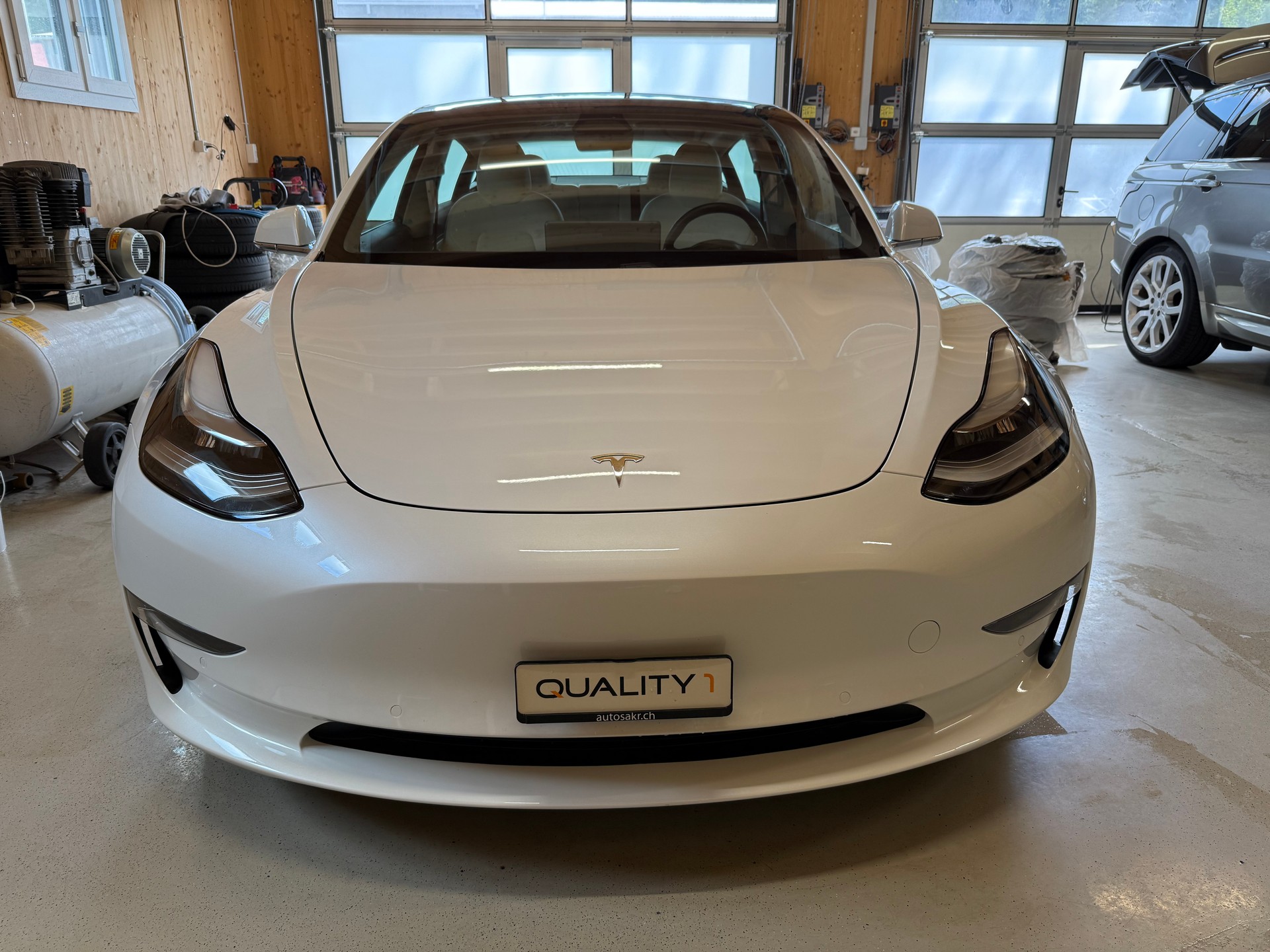 TESLA Model 3 Performance Dual Motor AWD-showroom-element-1
