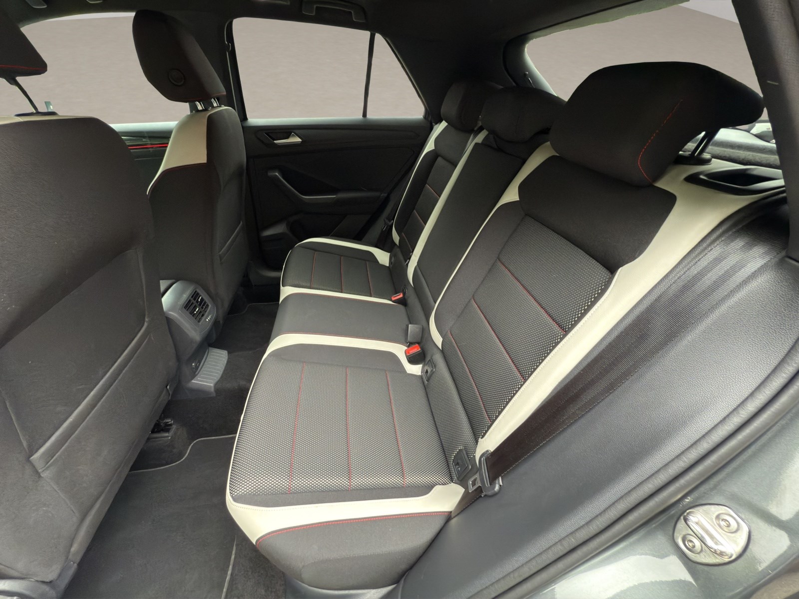 VW T-Roc 2.0 TSI Sport DSG 4motion-image-10