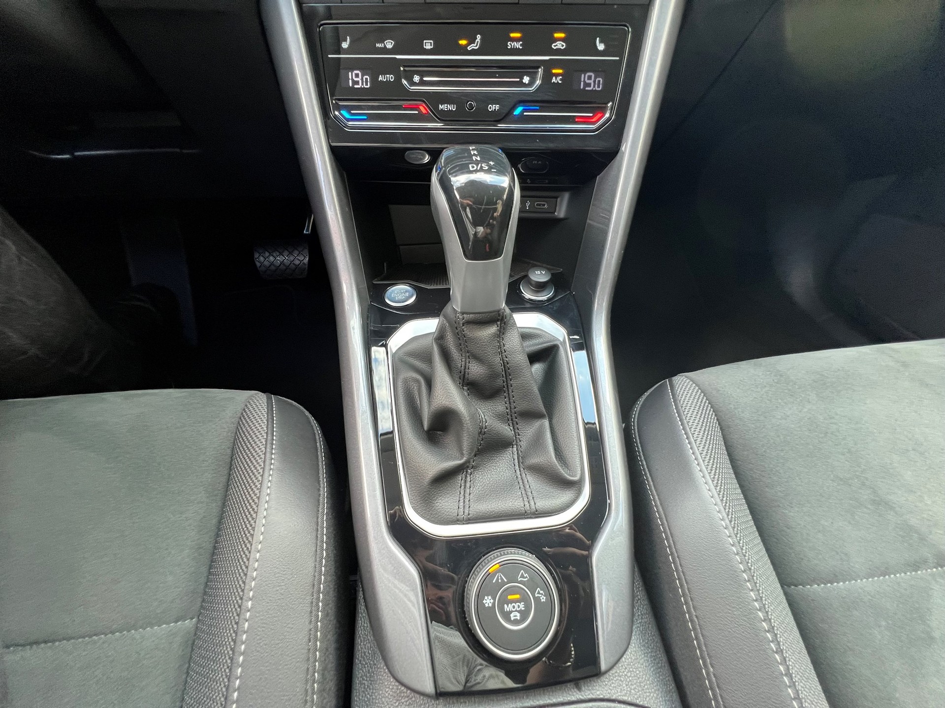 VW T-Roc 2.0 TSI Style DSG 4Motion-image-25