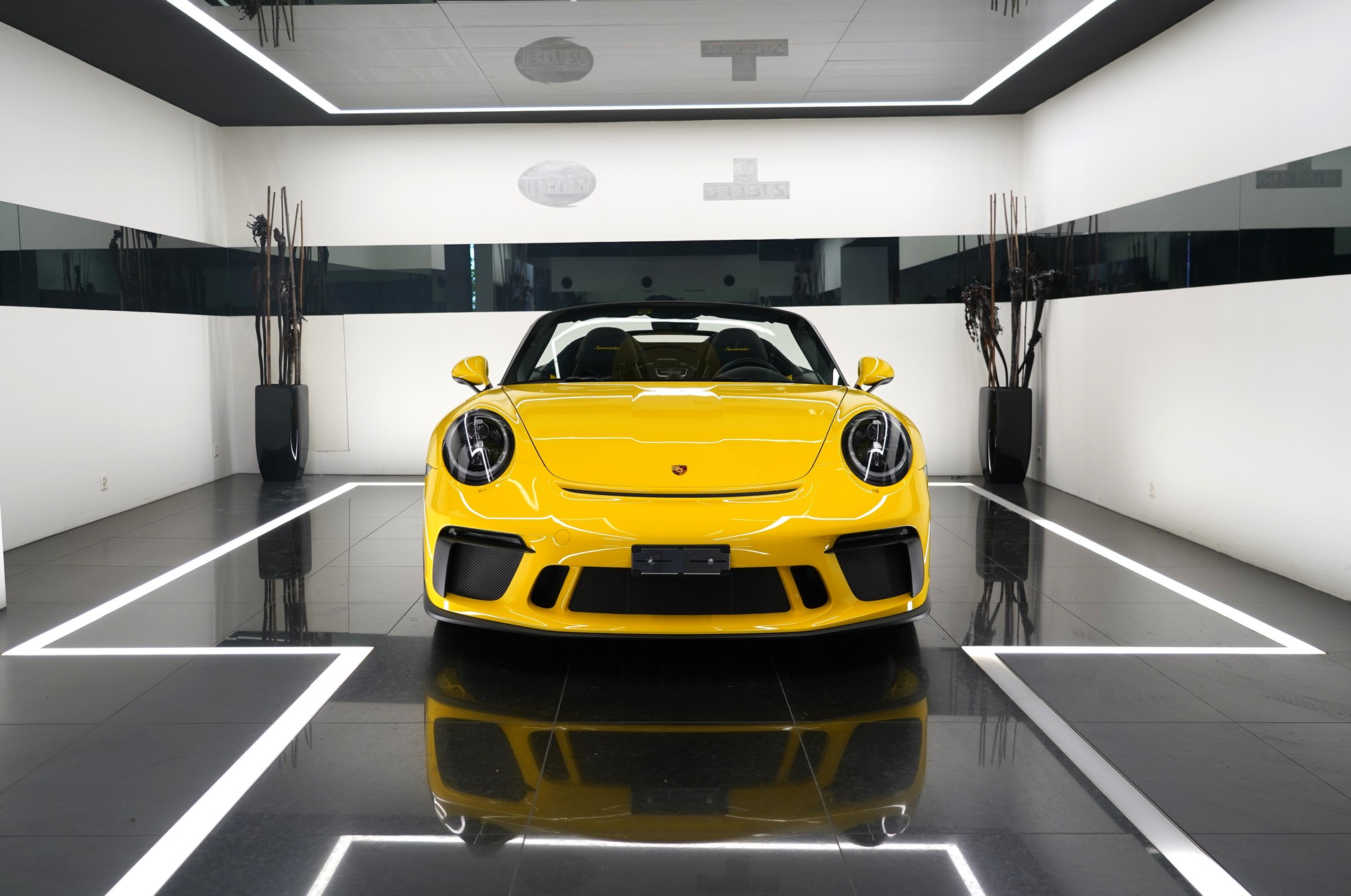 PORSCHE 911 Speedster-showroom-element-2