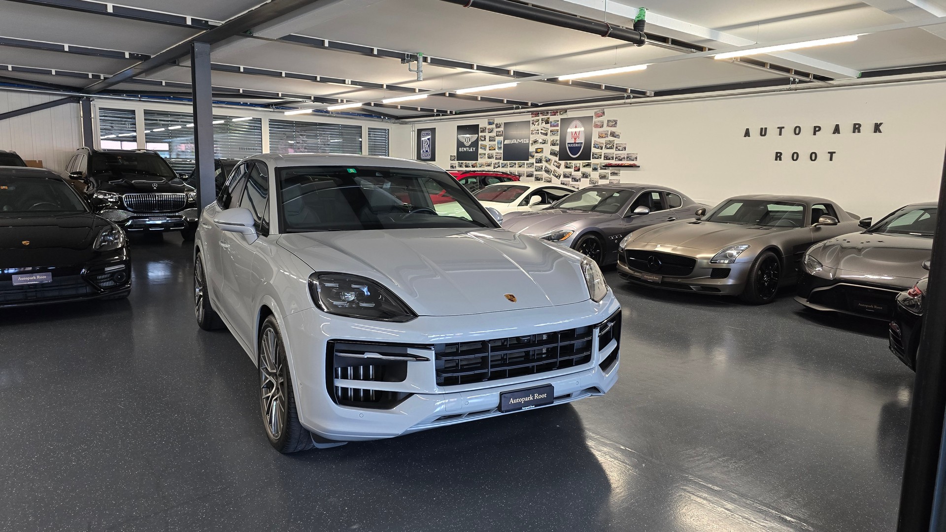 PORSCHE Cayenne Tiptronic-showroom-element-1