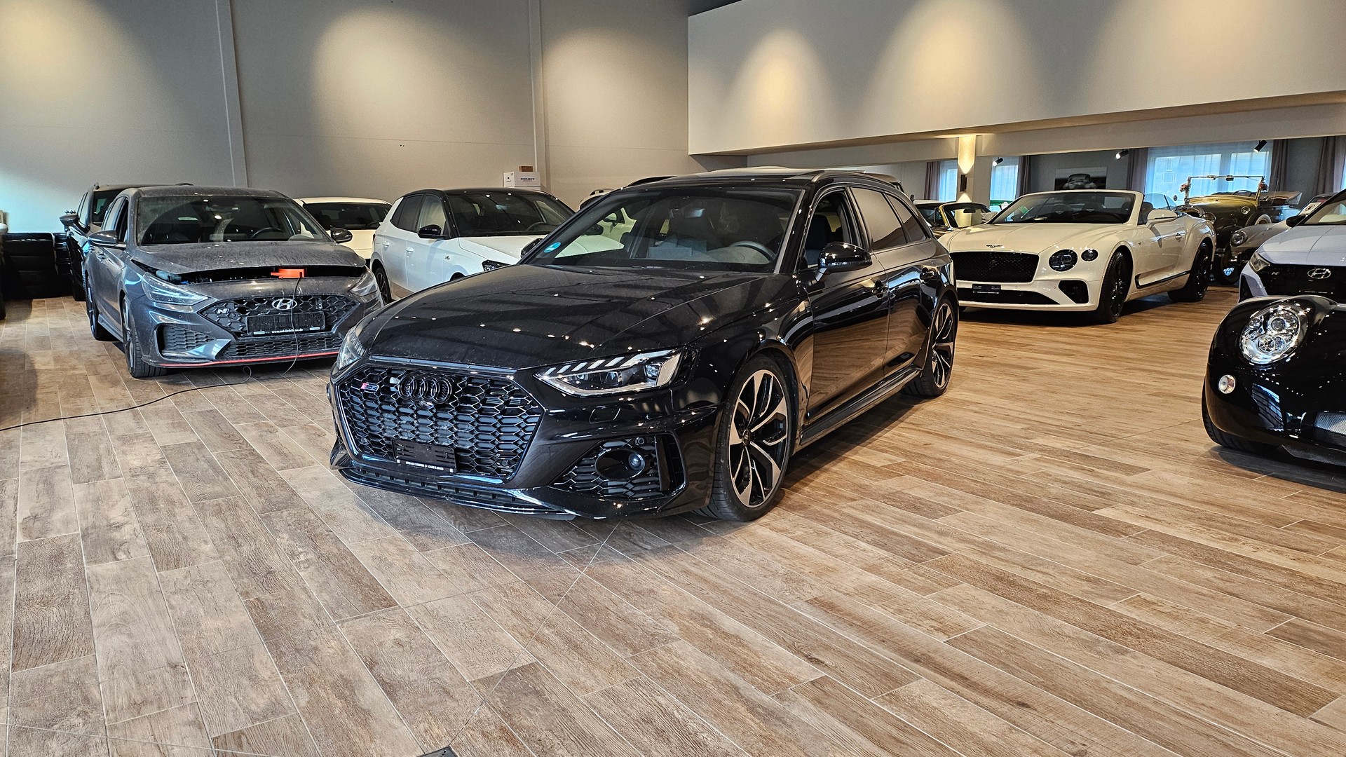 AUDI RS4 Avant quattro tiptronic Optikpaket schwarz plus