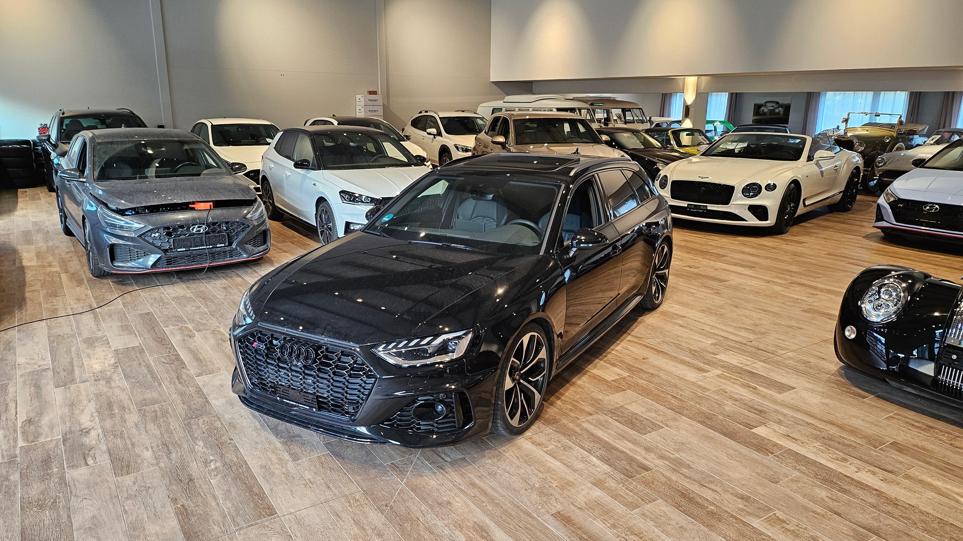 AUDI RS4 Avant quattro tiptronic Optikpaket schwarz plus-showroom-element-1
