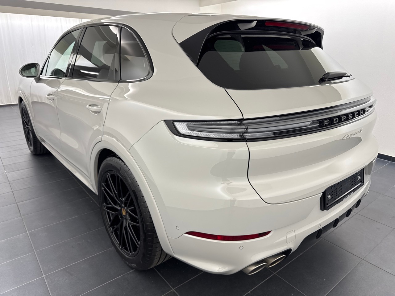 PORSCHE Cayenne S Tiptronic S-showroom-element-1