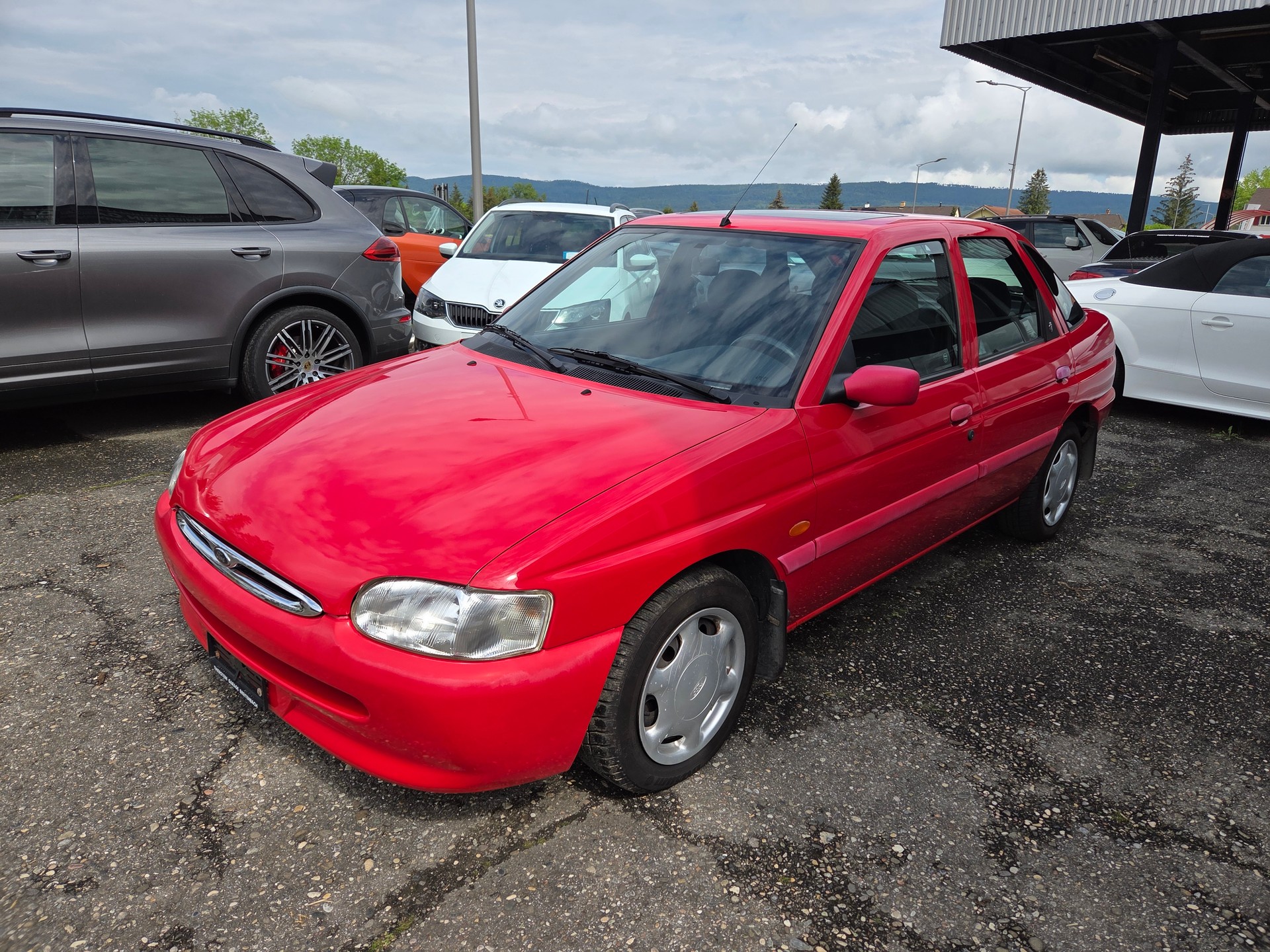 FORD Escort 1.8i 16V Ghia-showroom-element-3