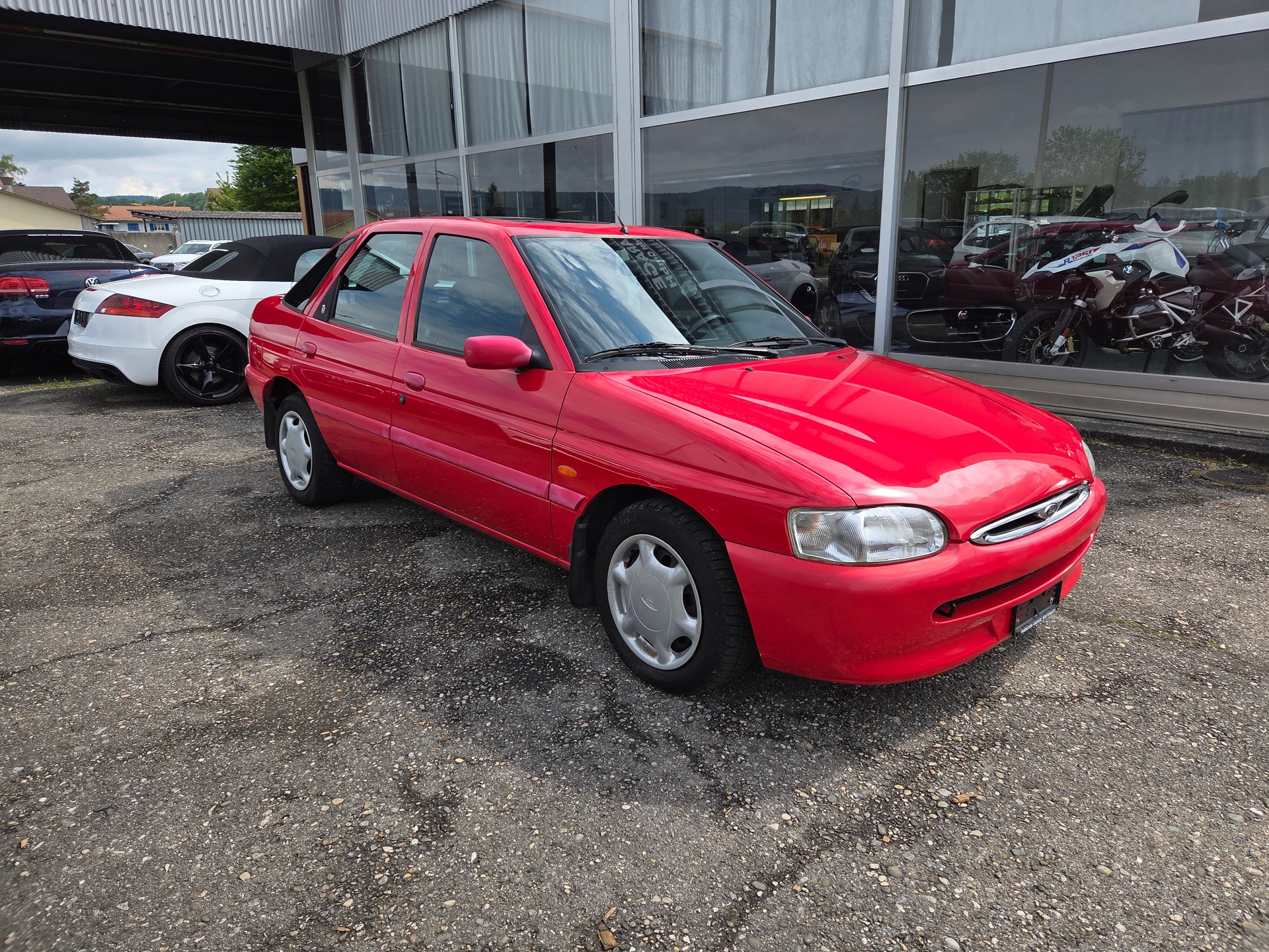 FORD Escort 1.8i 16V Ghia