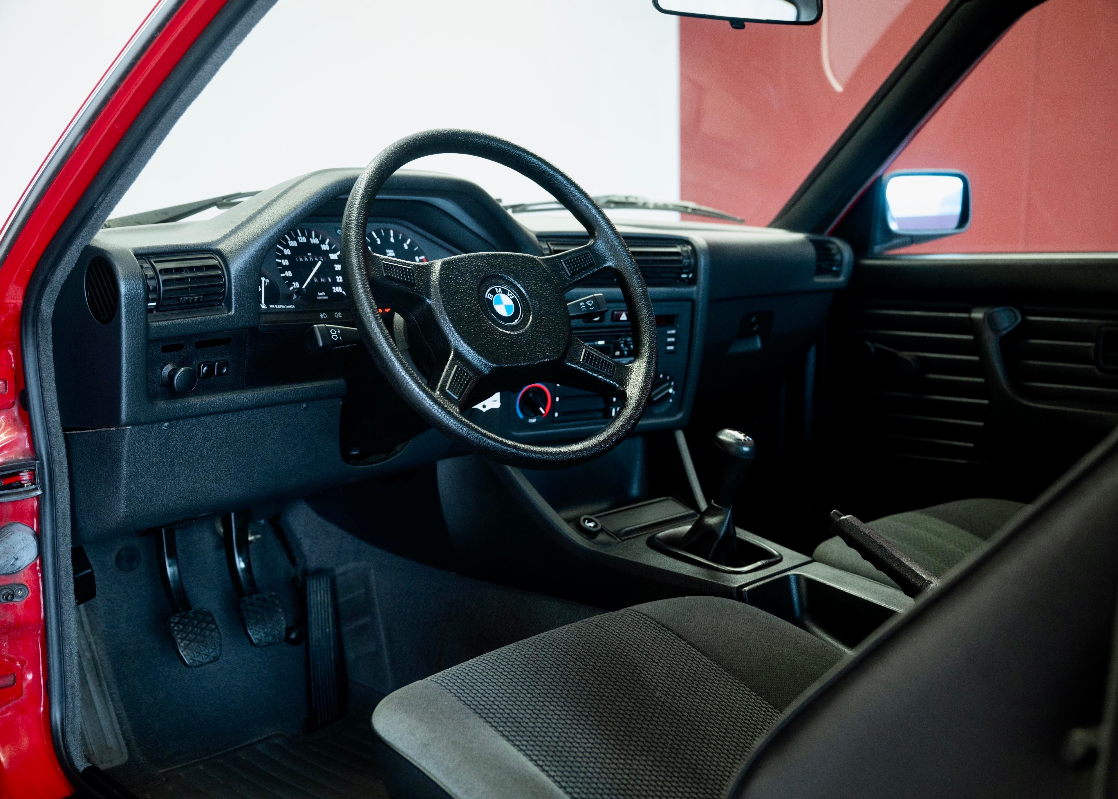 Image BMW 318 318i Coupe (Swiss car, 1st hand, full service history)